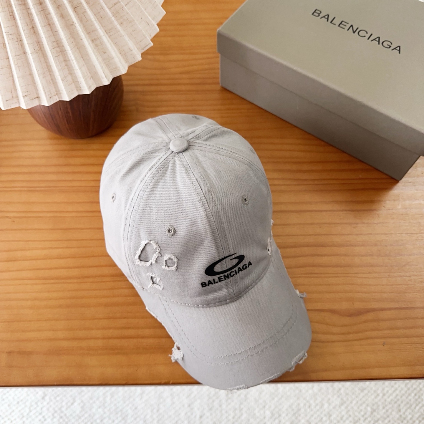 Balencia*a 巴黎世家刺绣字母新款棒球帽现货秒发🧢简约时尚超级无敌好看的帽子！情侣款！