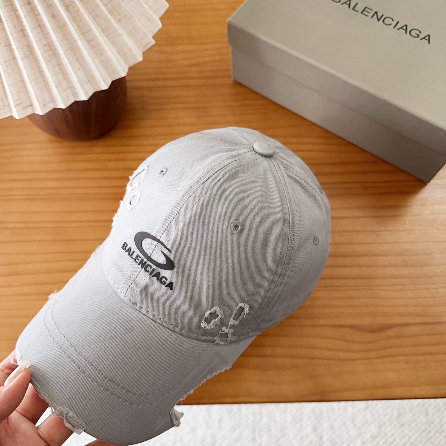 Balencia*a 巴黎世家刺绣字母新款棒球帽现货秒发🧢简约时尚超级无敌好看的帽子！情侣款！