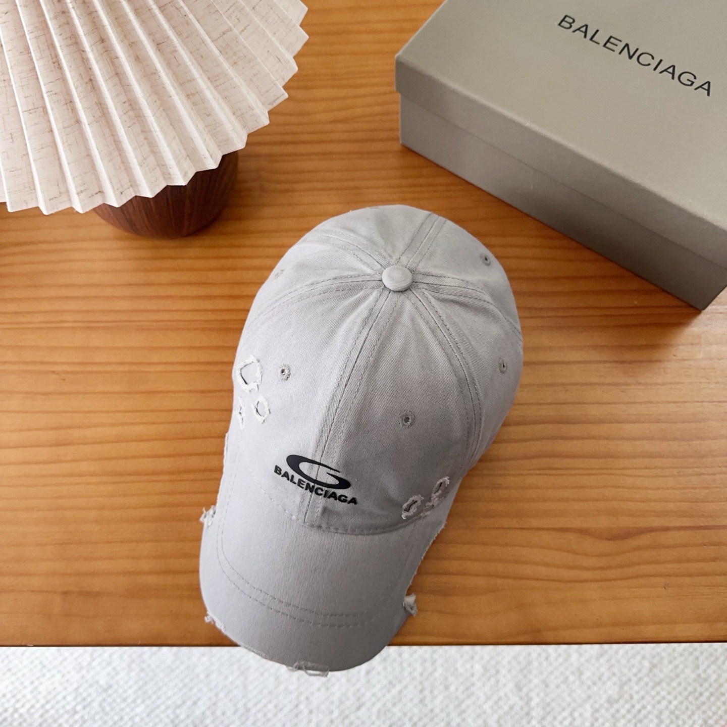 Balencia*a 巴黎世家刺绣字母新款棒球帽现货秒发🧢简约时尚超级无敌好看的帽子！情侣款！