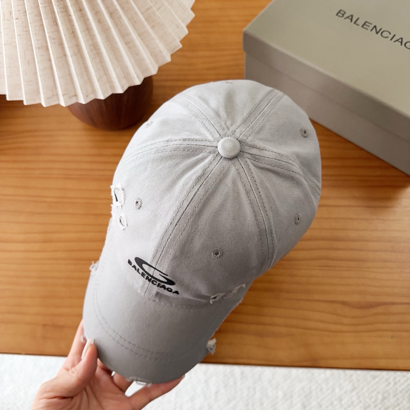 Balencia*a 巴黎世家刺绣字母新款棒球帽现货秒发🧢简约时尚超级无敌好看的帽子！情侣款！
