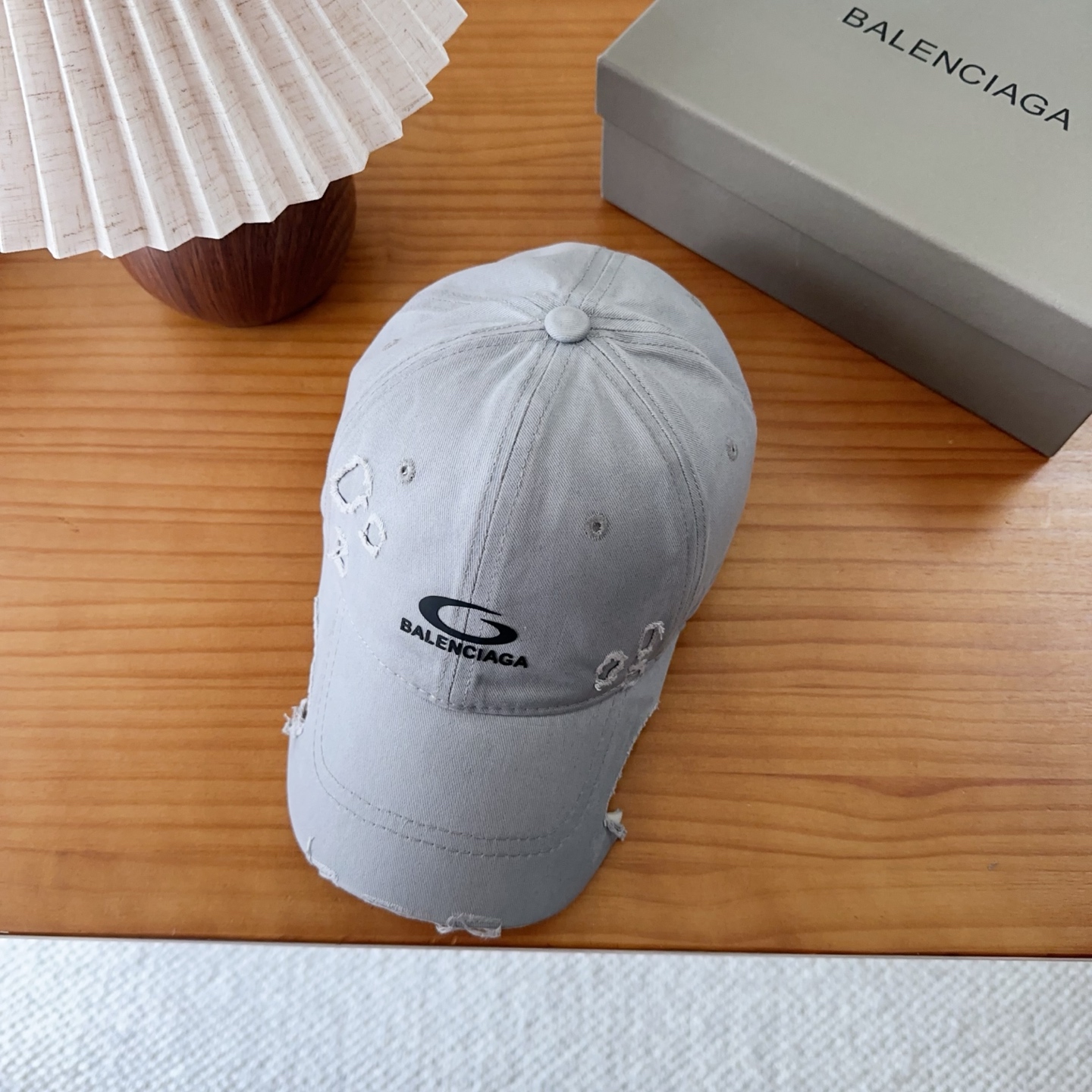 Balencia*a 巴黎世家刺绣字母新款棒球帽现货秒发🧢简约时尚超级无敌好看的帽子！情侣款！