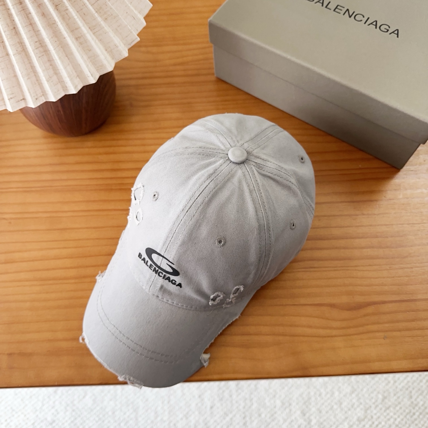 Balencia*a 巴黎世家刺绣字母新款棒球帽现货秒发🧢简约时尚超级无敌好看的帽子！情侣款！
