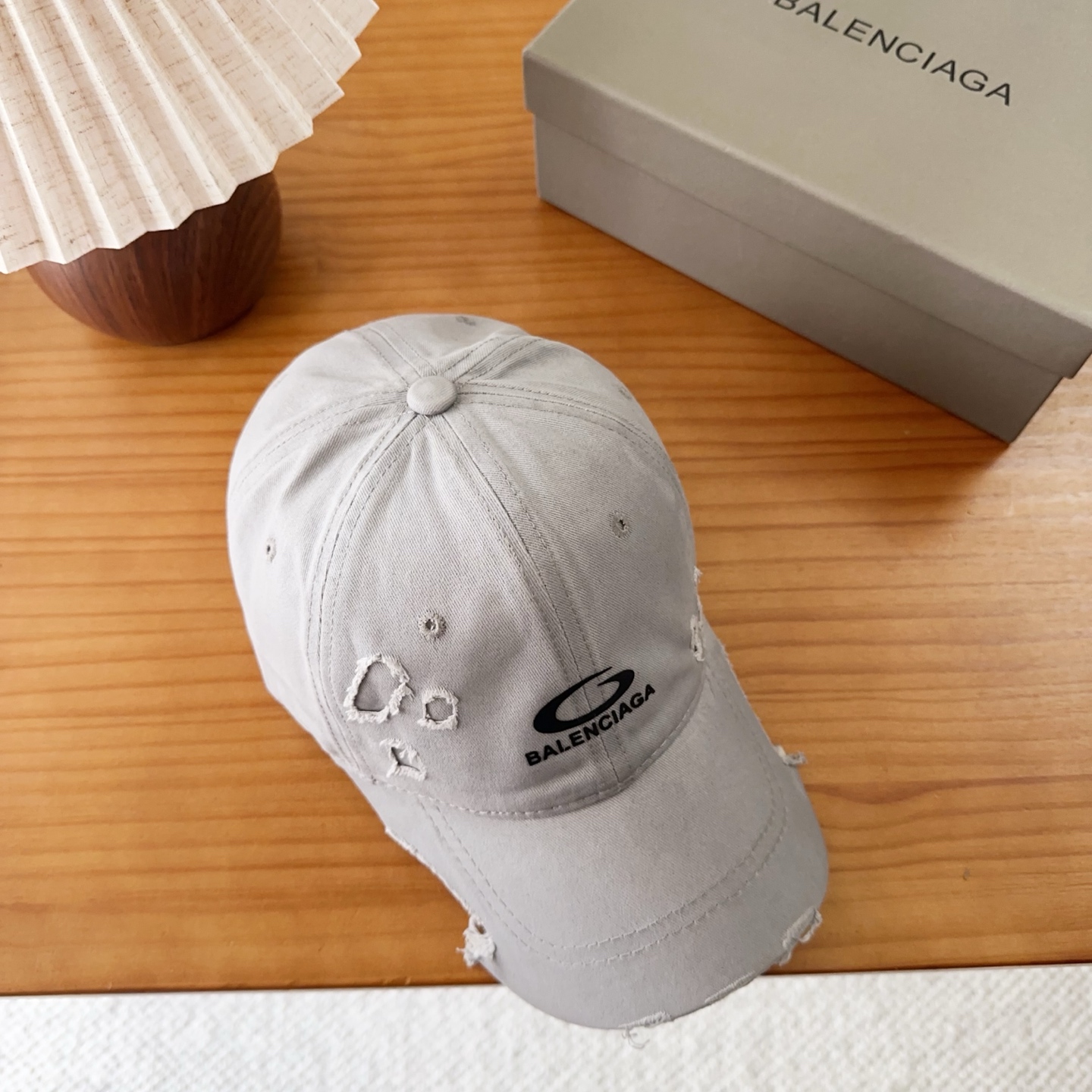 Balencia*a 巴黎世家刺绣字母新款棒球帽现货秒发🧢简约时尚超级无敌好看的帽子！情侣款！