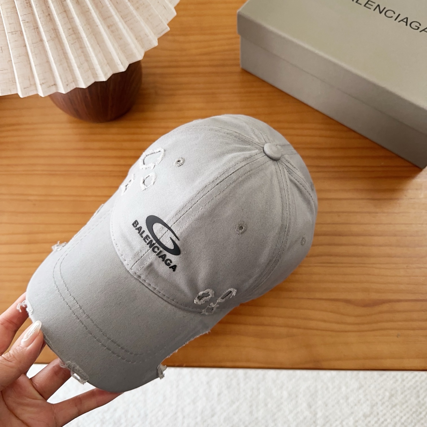 Balencia*a 巴黎世家刺绣字母新款棒球帽现货秒发🧢简约时尚超级无敌好看的帽子！情侣款！