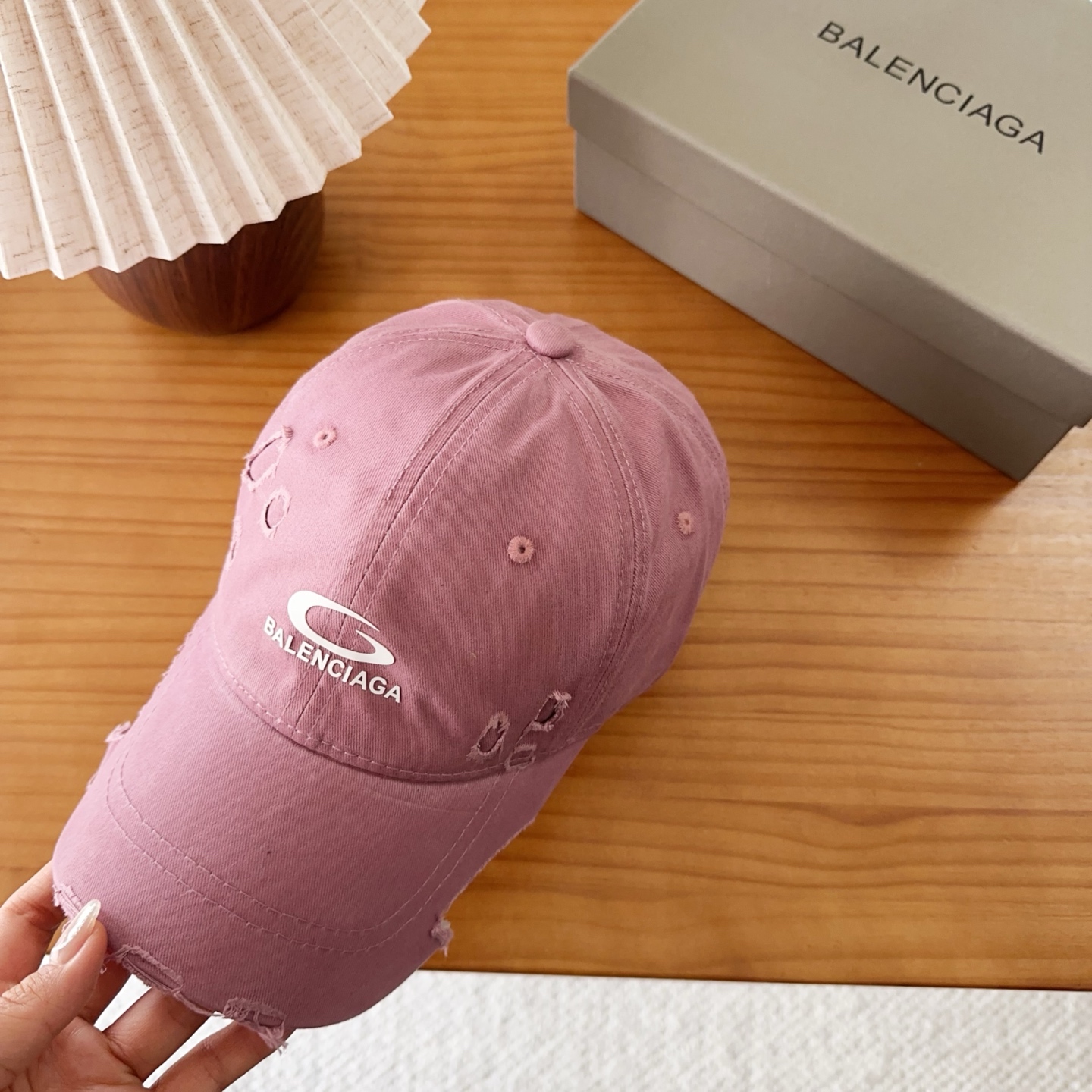 Balencia*a 巴黎世家刺绣字母新款棒球帽现货秒发🧢简约时尚超级无敌好看的帽子！情侣款！