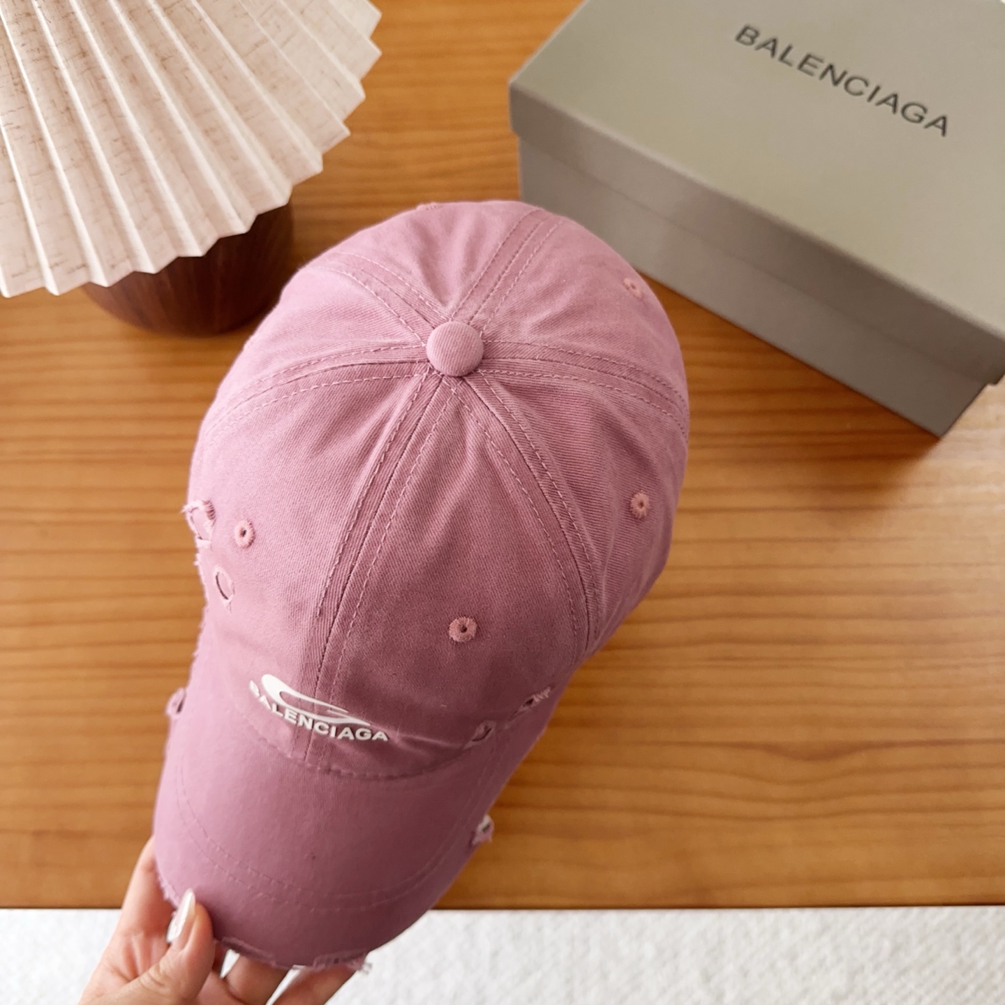 Balencia*a 巴黎世家刺绣字母新款棒球帽现货秒发🧢简约时尚超级无敌好看的帽子！情侣款！