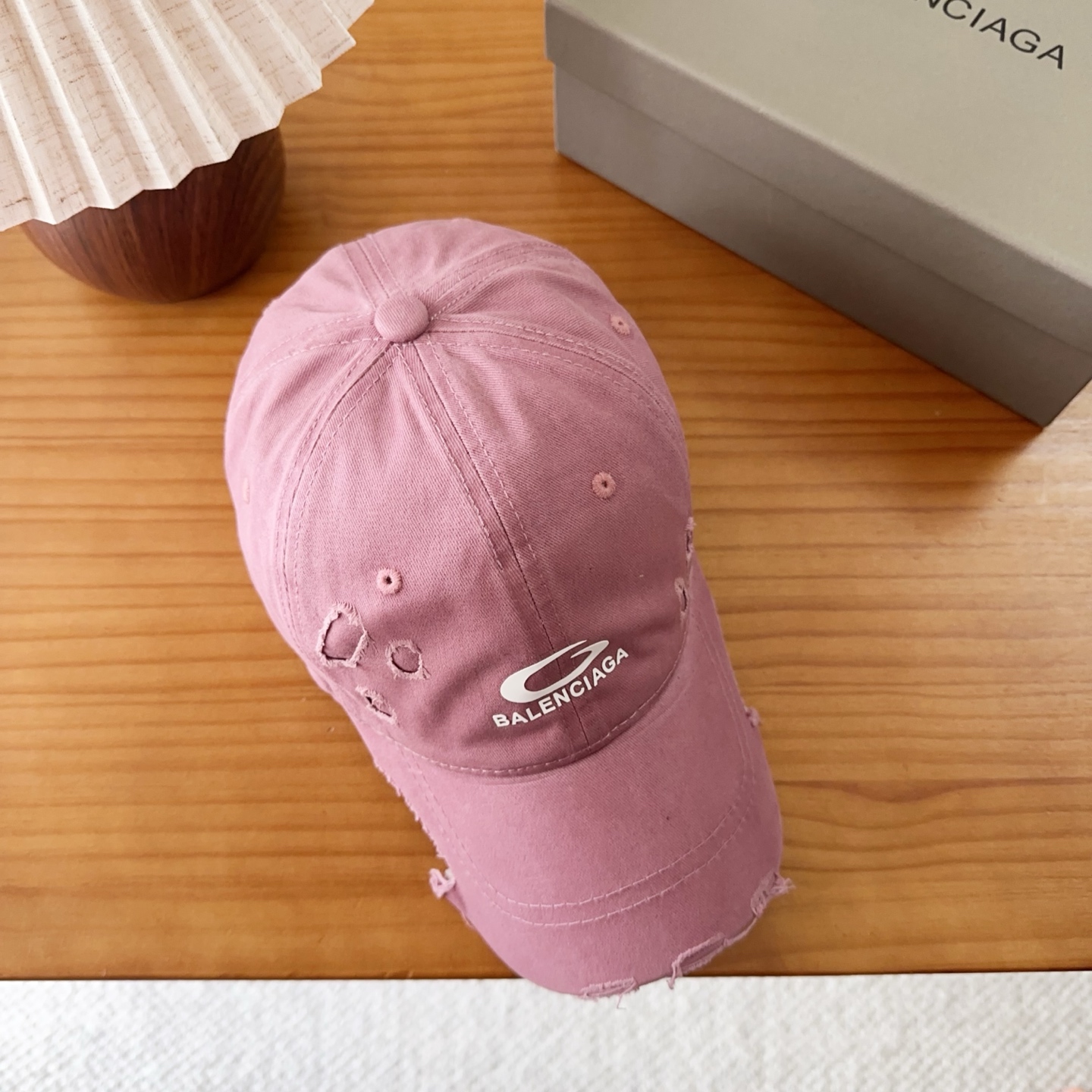 Balencia*a 巴黎世家刺绣字母新款棒球帽现货秒发🧢简约时尚超级无敌好看的帽子！情侣款！