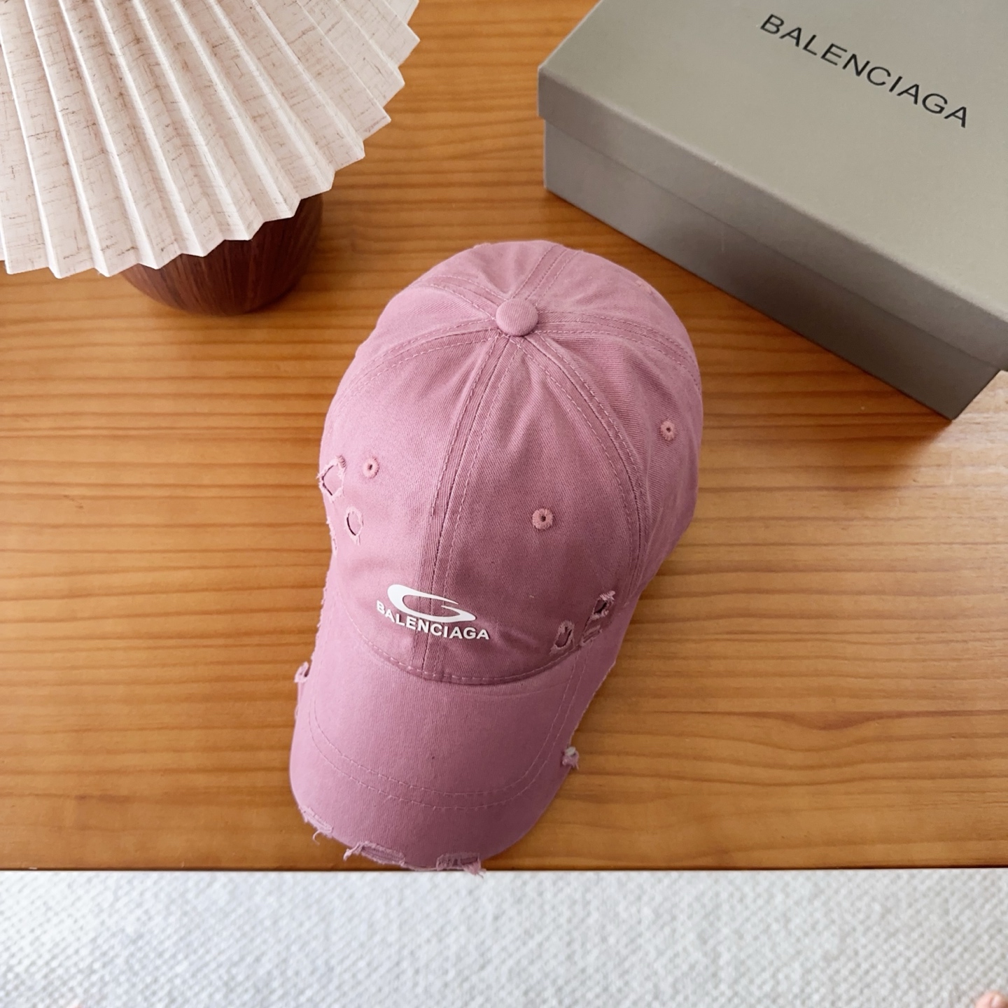 NO:824735,Balencia*a Balenciaga's new baseball cap with embroidered letters is ready for delivery in seconds. Simple, fashionable and super invincible and beautiful hat!  Couple style!  hat straw hat bucket hat baseball cap, hat, balenciaga, balenciaga, espadrilles, hats19860909Balencia*a 巴黎世家刺绣字母新款棒球帽 现货秒发简约时尚超级无敌好看的帽子！情侣款！帽子草帽渔夫帽棒球帽,帽子,balenciaga,balenciaga,espadrilles,hats,hat