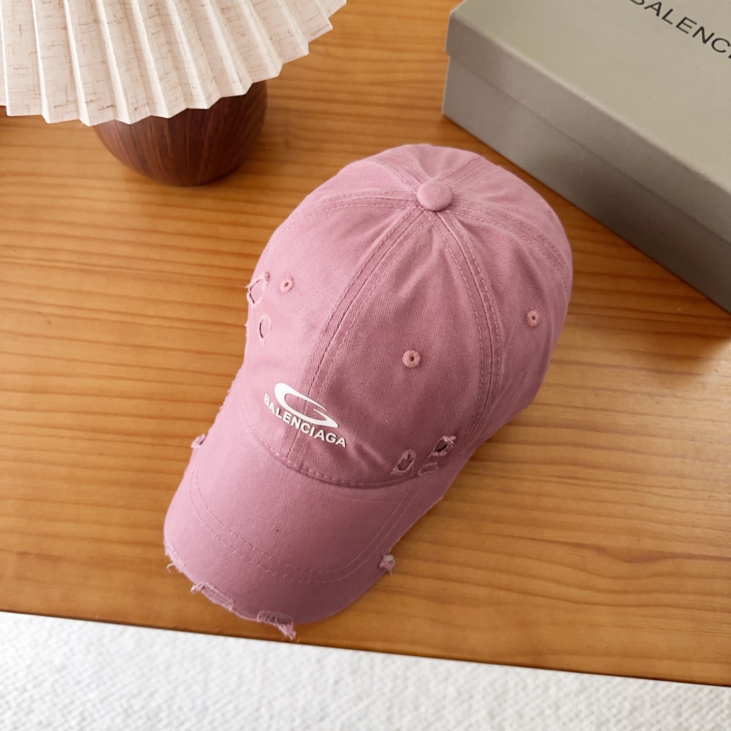 Balencia*a 巴黎世家刺绣字母新款棒球帽现货秒发🧢简约时尚超级无敌好看的帽子！情侣款！