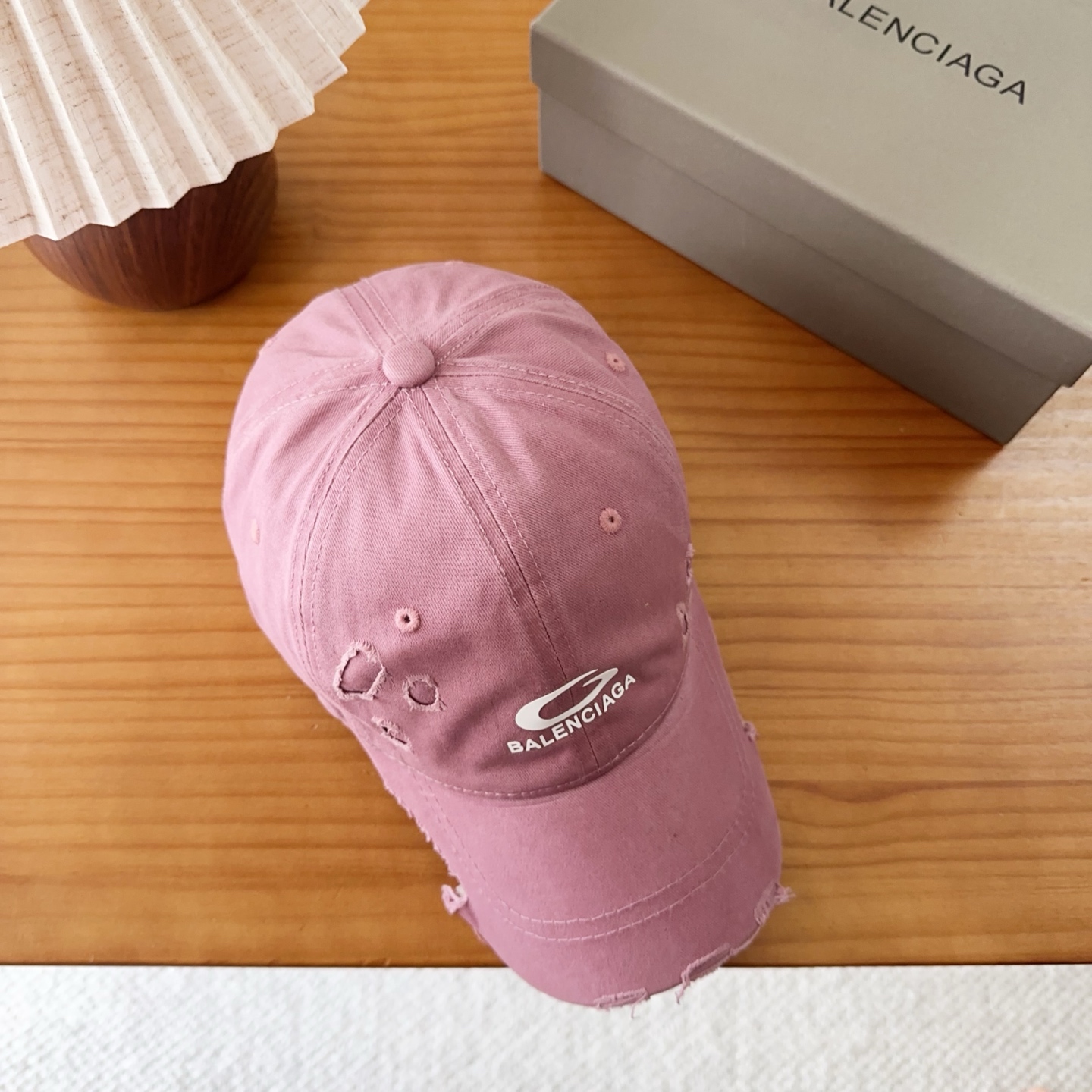 Balencia*a 巴黎世家刺绣字母新款棒球帽现货秒发🧢简约时尚超级无敌好看的帽子！情侣款！
