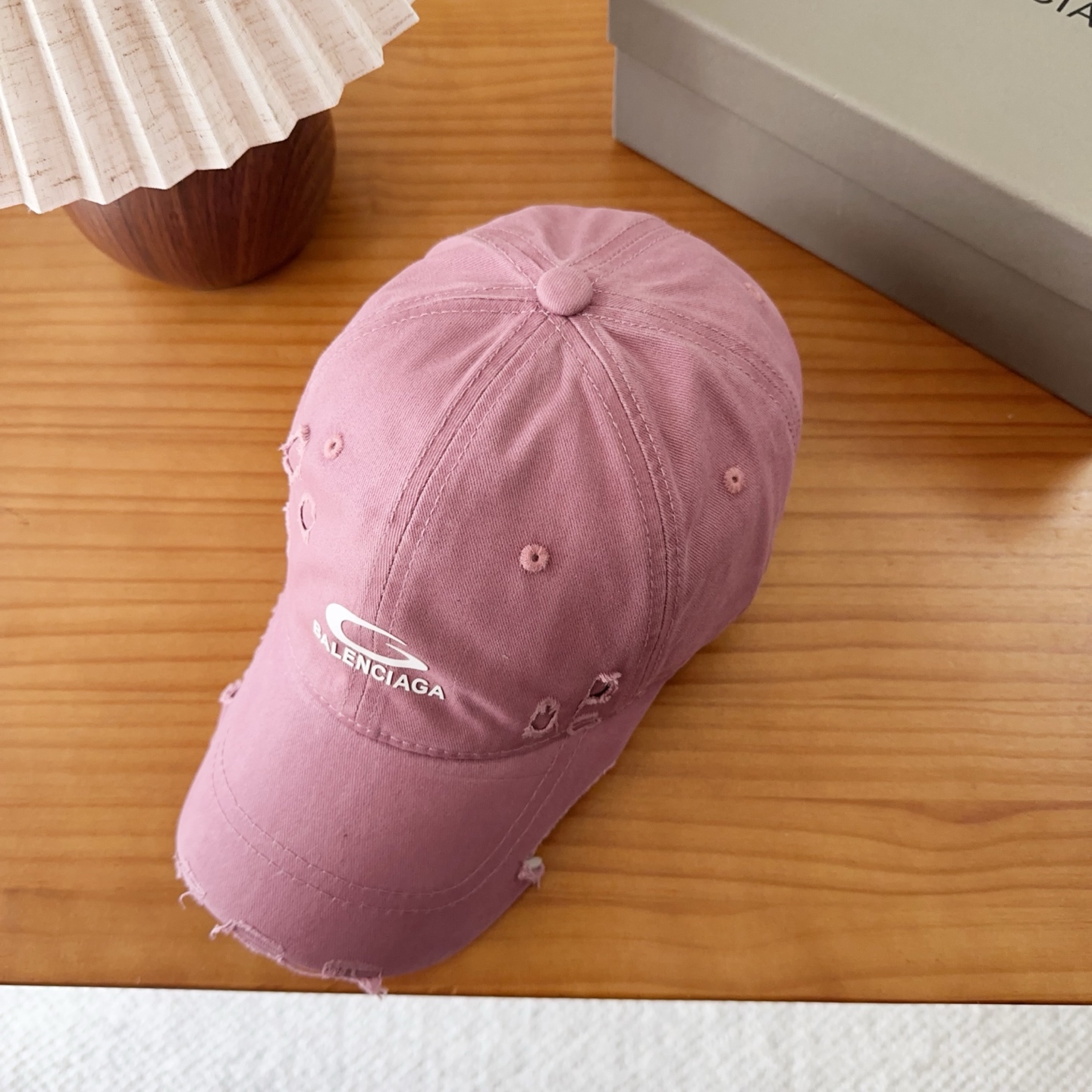 Balencia*a 巴黎世家刺绣字母新款棒球帽现货秒发🧢简约时尚超级无敌好看的帽子！情侣款！