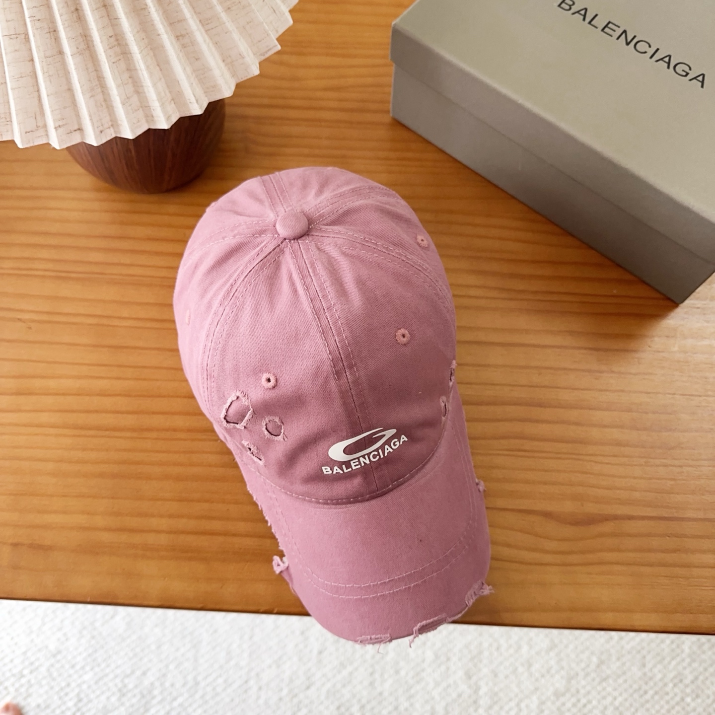 Balencia*a 巴黎世家刺绣字母新款棒球帽现货秒发🧢简约时尚超级无敌好看的帽子！情侣款！