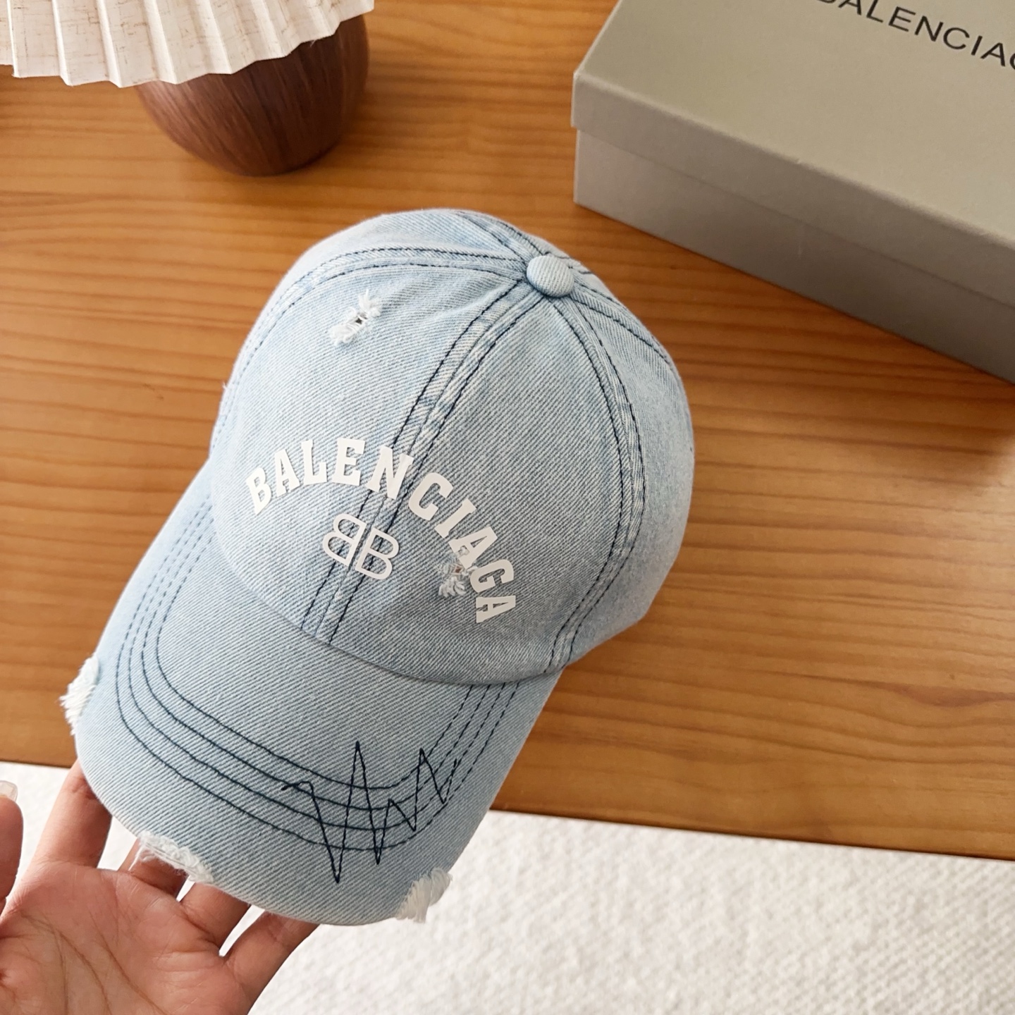 Balencia*a 巴黎世家刺绣字母新款棒球帽现货秒发🧢简约时尚超级无敌好看的帽子！情侣款！