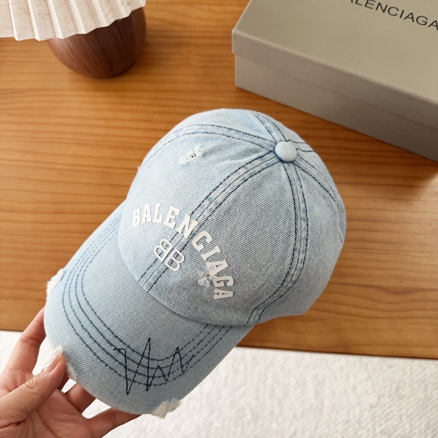 Balencia*a 巴黎世家刺绣字母新款棒球帽现货秒发🧢简约时尚超级无敌好看的帽子！情侣款！
