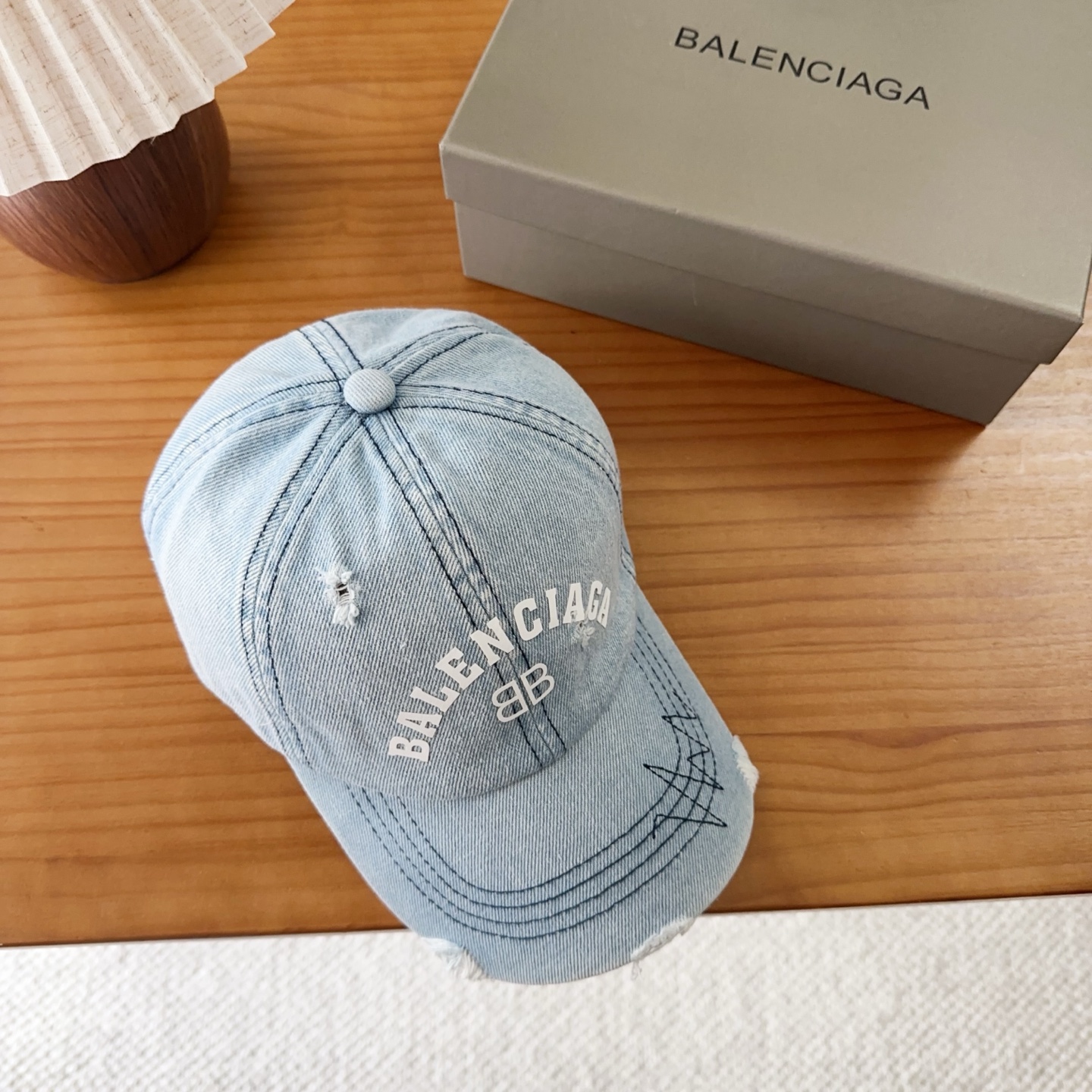 Balencia*a 巴黎世家刺绣字母新款棒球帽现货秒发🧢简约时尚超级无敌好看的帽子！情侣款！