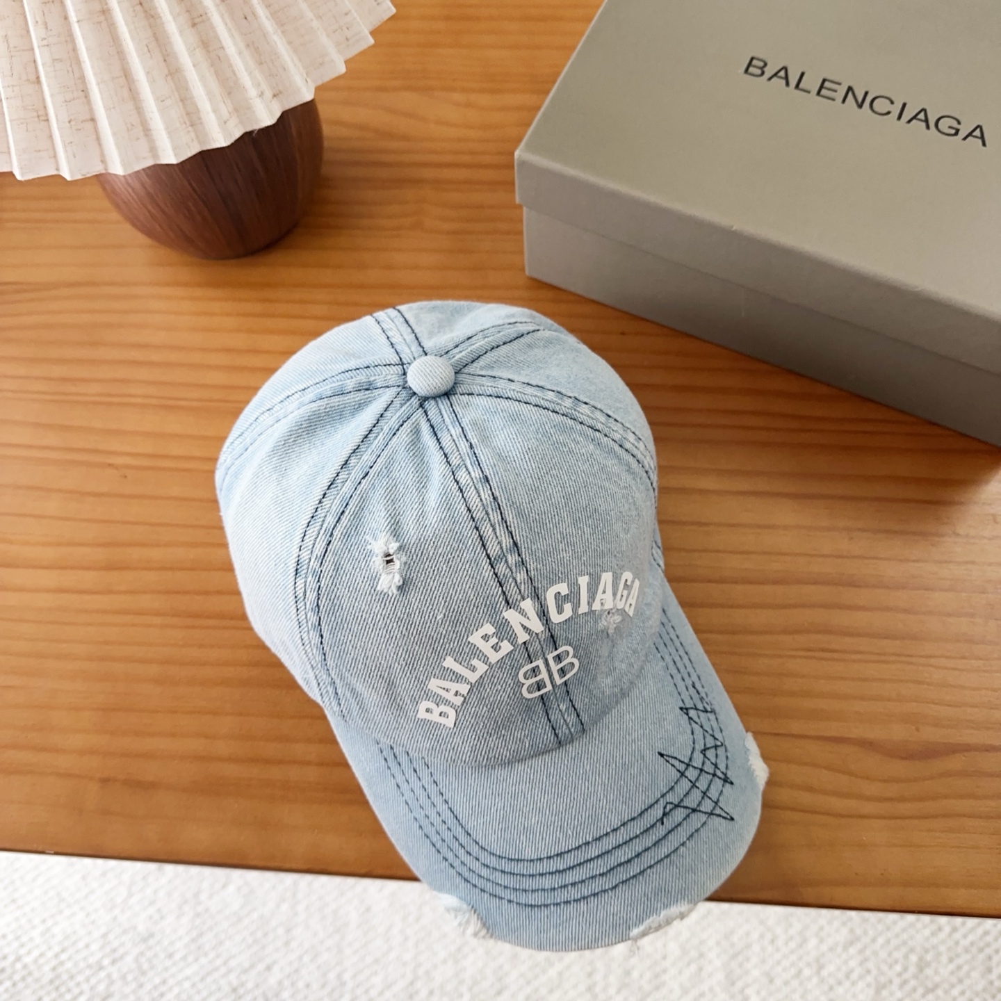 Balencia*a 巴黎世家刺绣字母新款棒球帽现货秒发🧢简约时尚超级无敌好看的帽子！情侣款！