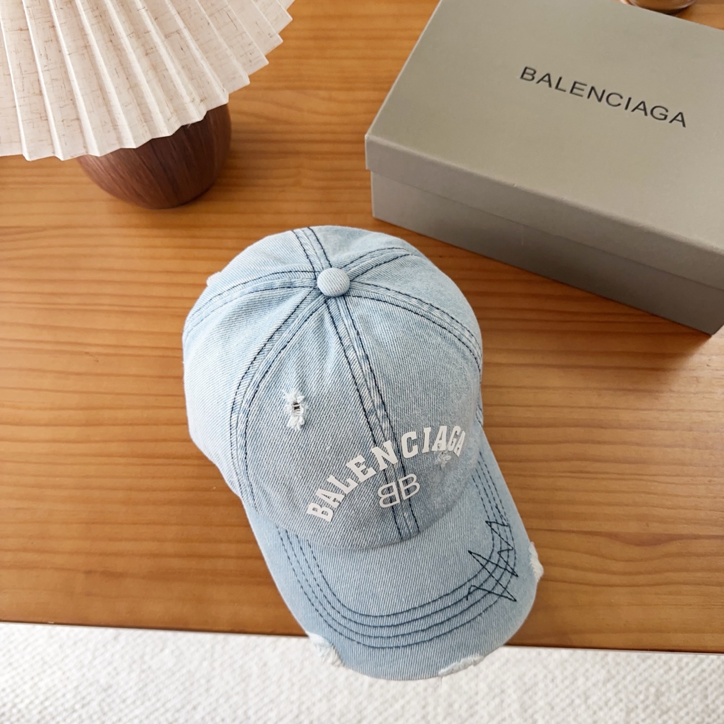 Balencia*a 巴黎世家刺绣字母新款棒球帽现货秒发🧢简约时尚超级无敌好看的帽子！情侣款！