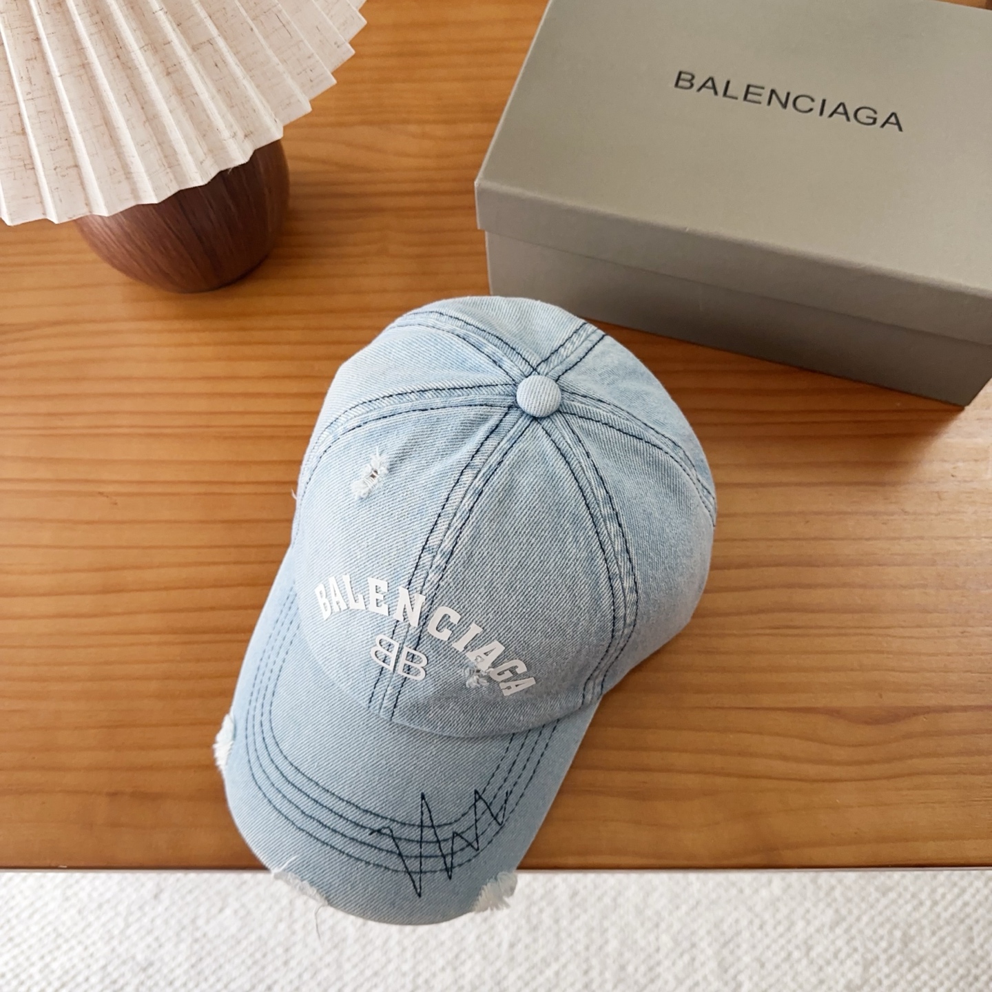 Balencia*a 巴黎世家刺绣字母新款棒球帽现货秒发🧢简约时尚超级无敌好看的帽子！情侣款！