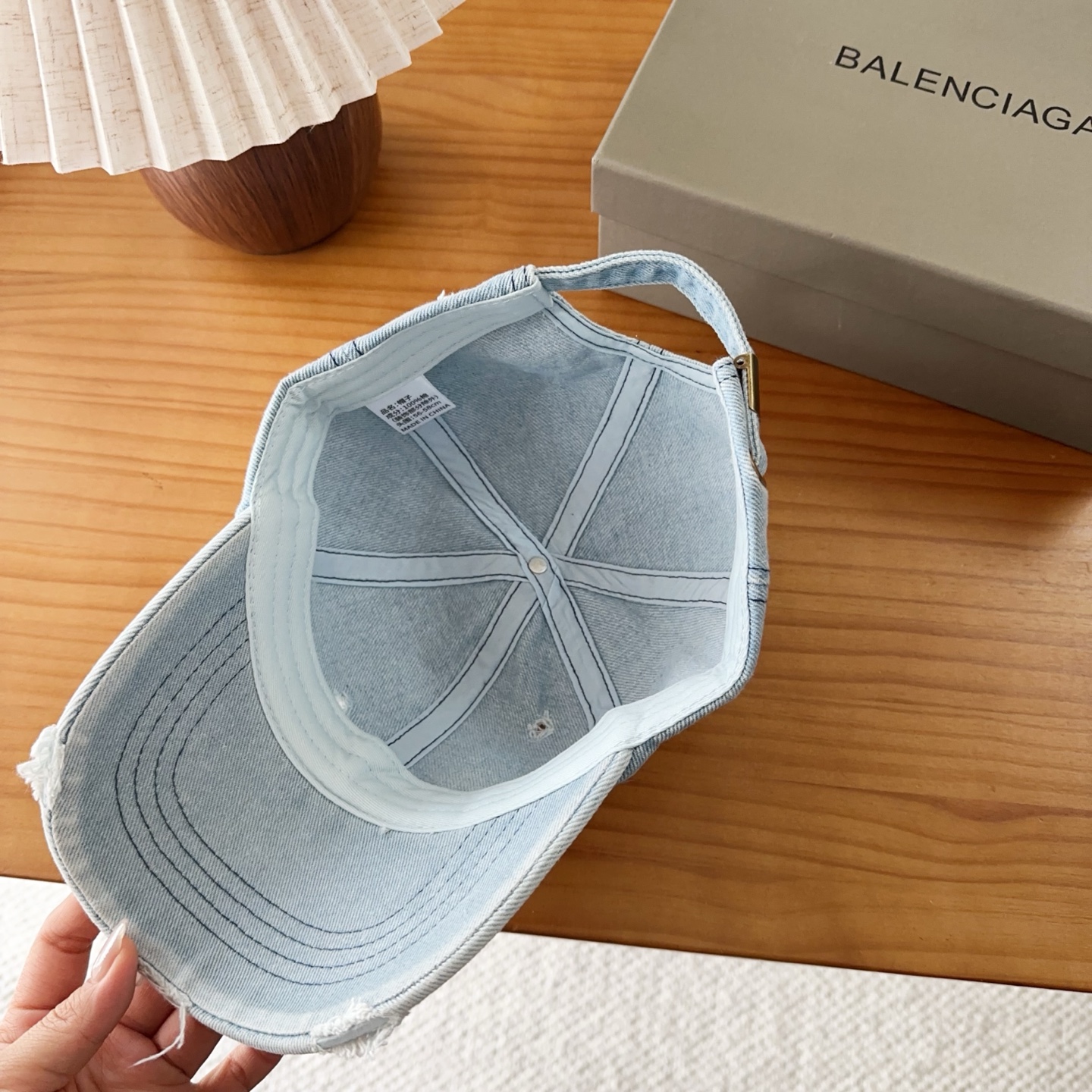 Balencia*a 巴黎世家刺绣字母新款棒球帽现货秒发🧢简约时尚超级无敌好看的帽子！情侣款！