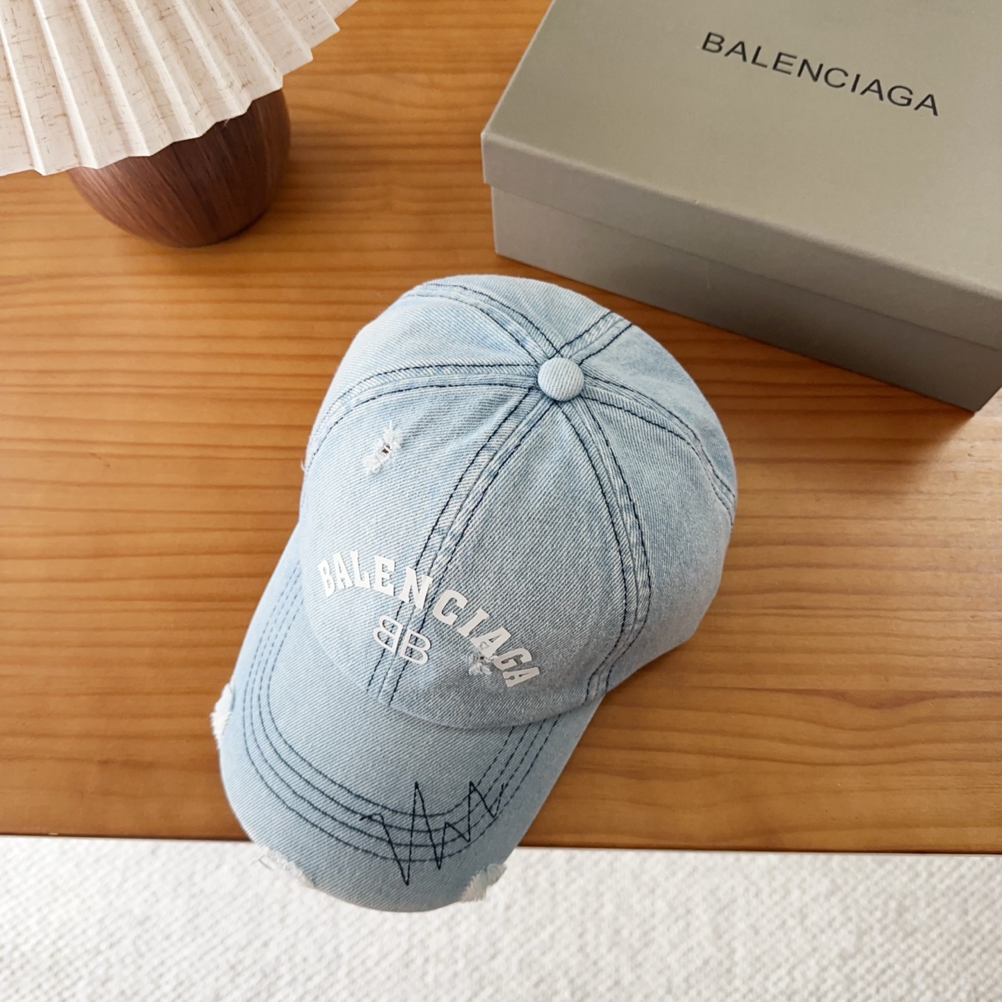 Balencia*a 巴黎世家刺绣字母新款棒球帽现货秒发🧢简约时尚超级无敌好看的帽子！情侣款！