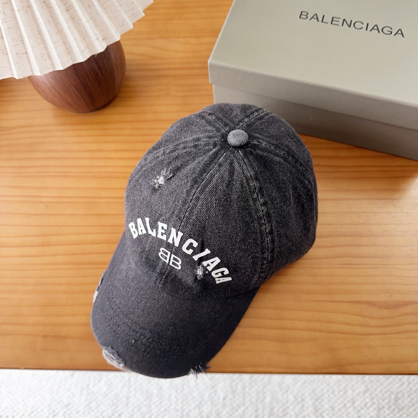 Balencia*a 巴黎世家刺绣字母新款棒球帽现货秒发🧢简约时尚超级无敌好看的帽子！情侣款！