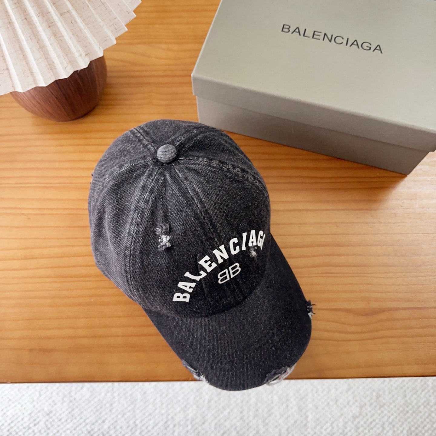 Balencia*a 巴黎世家刺绣字母新款棒球帽现货秒发🧢简约时尚超级无敌好看的帽子！情侣款！