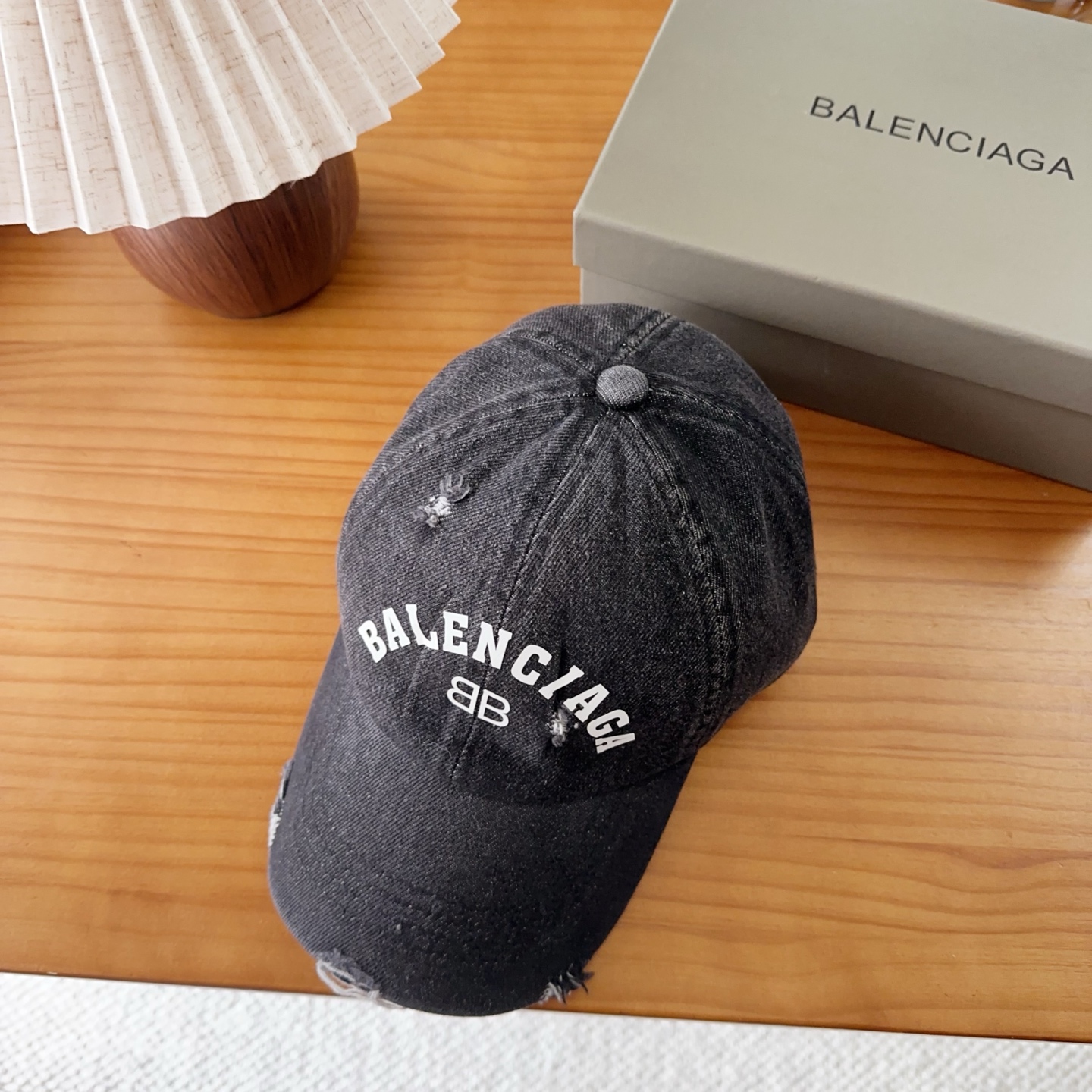 Balencia*a 巴黎世家刺绣字母新款棒球帽现货秒发🧢简约时尚超级无敌好看的帽子！情侣款！