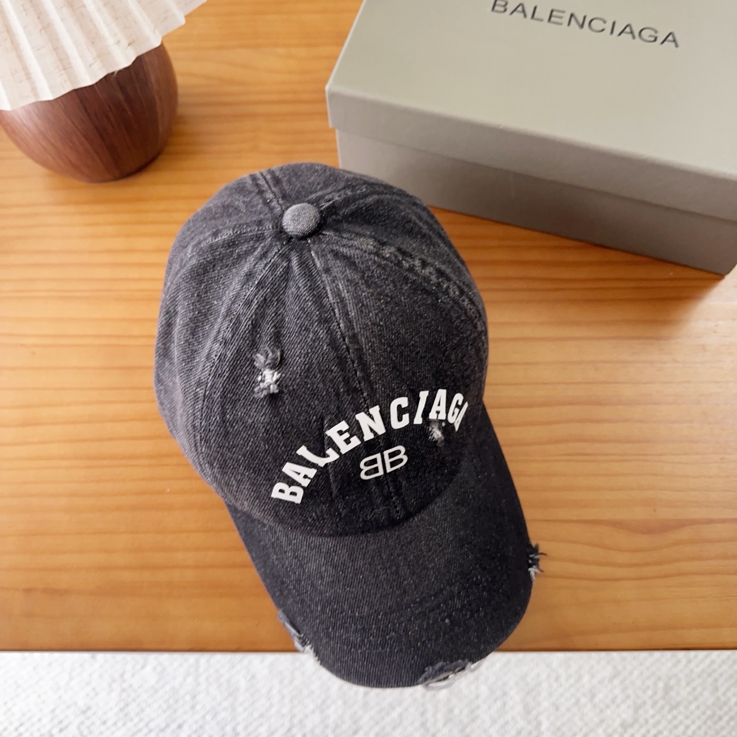 Balencia*a 巴黎世家刺绣字母新款棒球帽现货秒发🧢简约时尚超级无敌好看的帽子！情侣款！