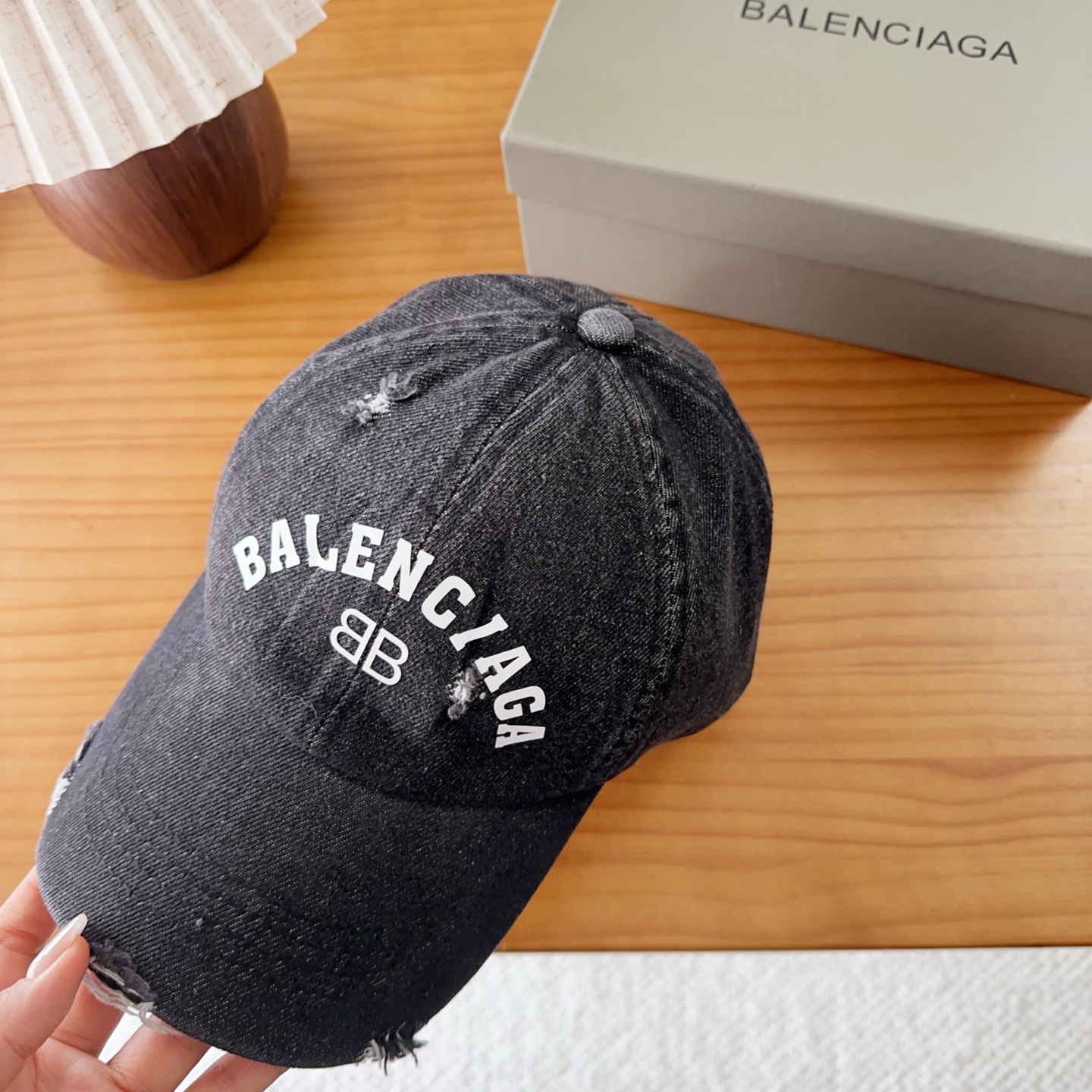 Balencia*a 巴黎世家刺绣字母新款棒球帽现货秒发🧢简约时尚超级无敌好看的帽子！情侣款！