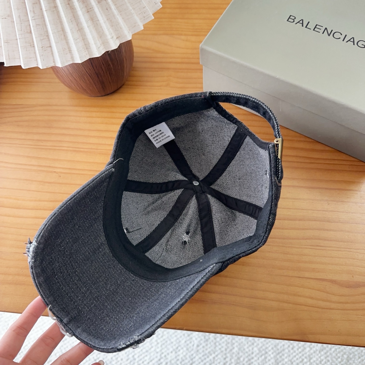 Balencia*a 巴黎世家刺绣字母新款棒球帽现货秒发🧢简约时尚超级无敌好看的帽子！情侣款！