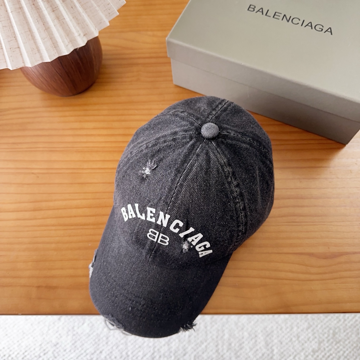 Balencia*a 巴黎世家刺绣字母新款棒球帽现货秒发🧢简约时尚超级无敌好看的帽子！情侣款！