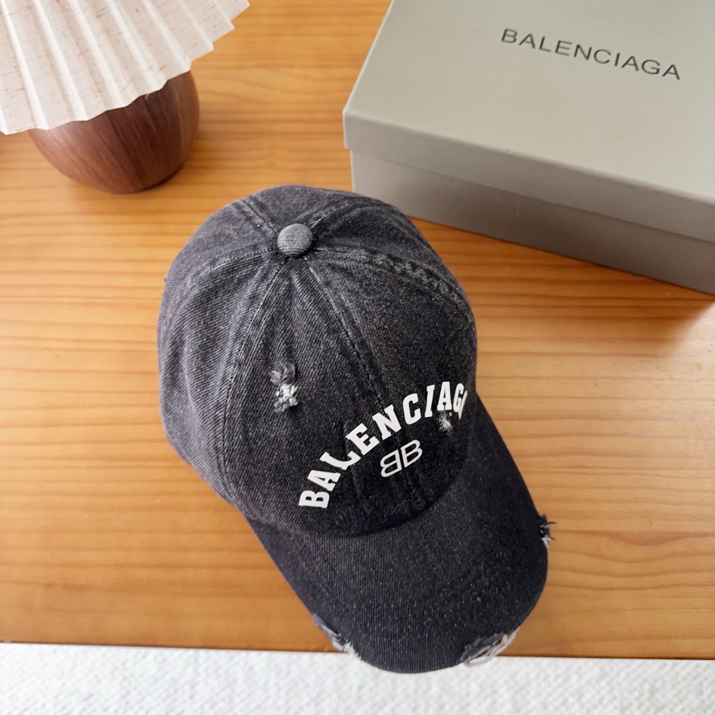 Balencia*a 巴黎世家刺绣字母新款棒球帽现货秒发🧢简约时尚超级无敌好看的帽子！情侣款！