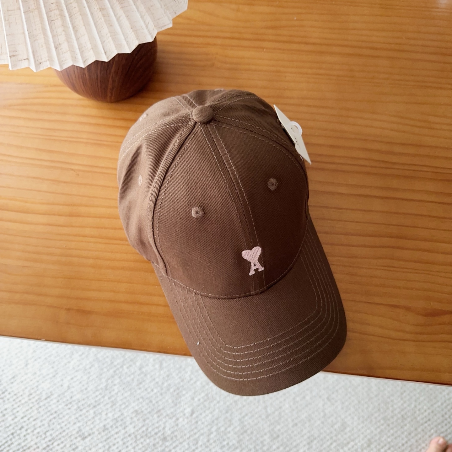 Ami硬顶新款棒球帽🧢👍🏻加大加长版型，上头显脸小，特别修饰脸型！设计不浮夸，容易穿搭！版型有型不塌头纯