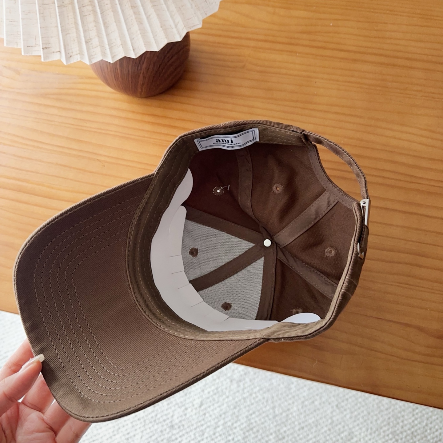 Ami硬顶新款棒球帽🧢👍🏻加大加长版型，上头显脸小，特别修饰脸型！设计不浮夸，容易穿搭！版型有型不塌头纯