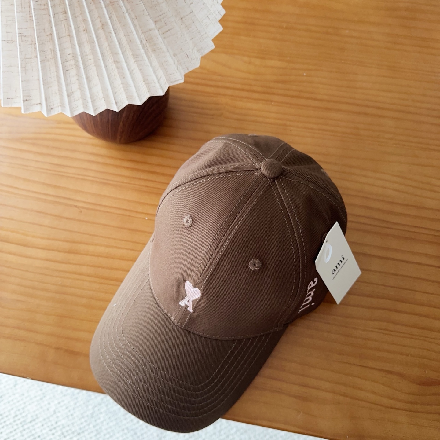 Ami硬顶新款棒球帽🧢👍🏻加大加长版型，上头显脸小，特别修饰脸型！设计不浮夸，容易穿搭！版型有型不塌头纯