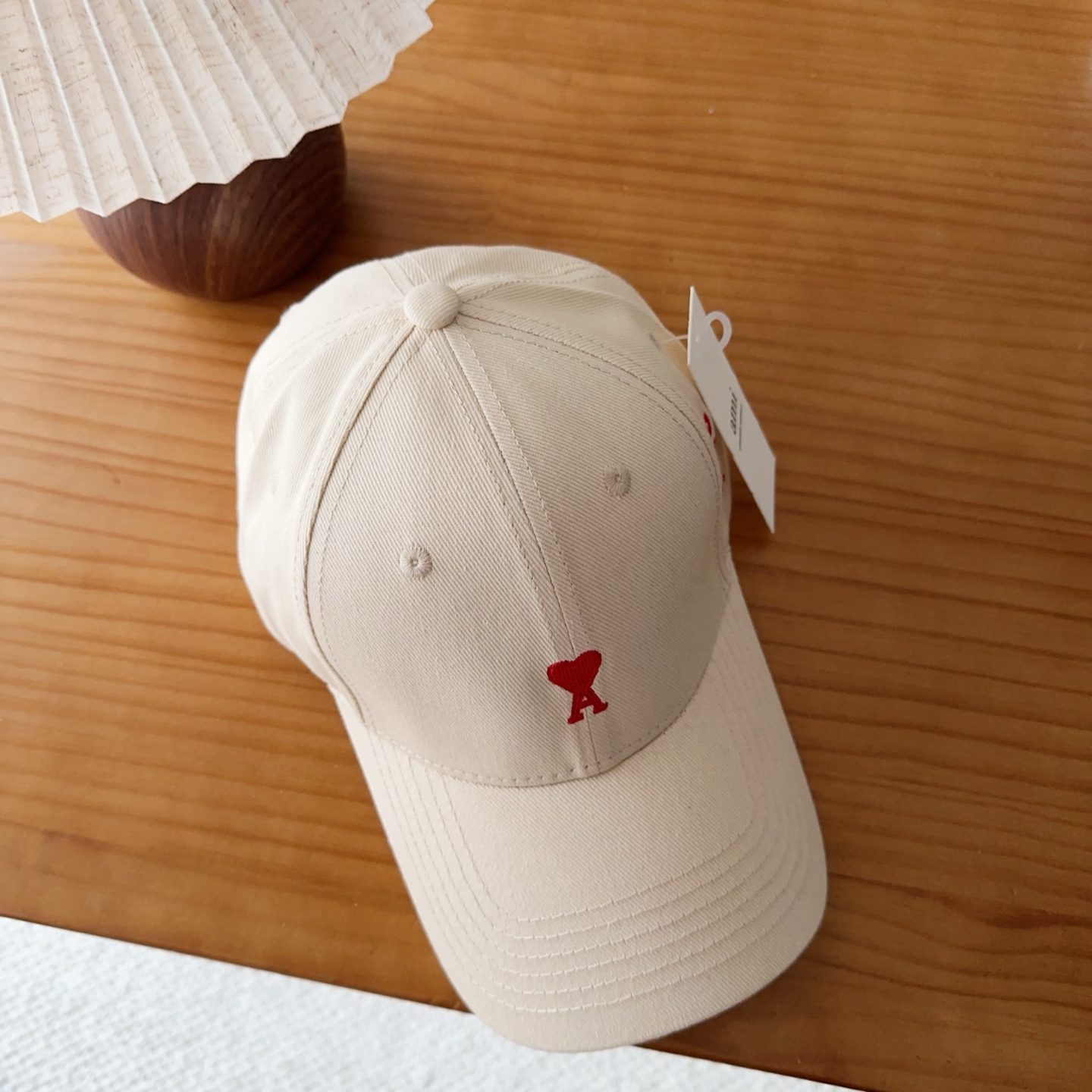 Ami硬顶新款棒球帽🧢👍🏻加大加长版型，上头显脸小，特别修饰脸型！设计不浮夸，容易穿搭！版型有型不塌头纯
