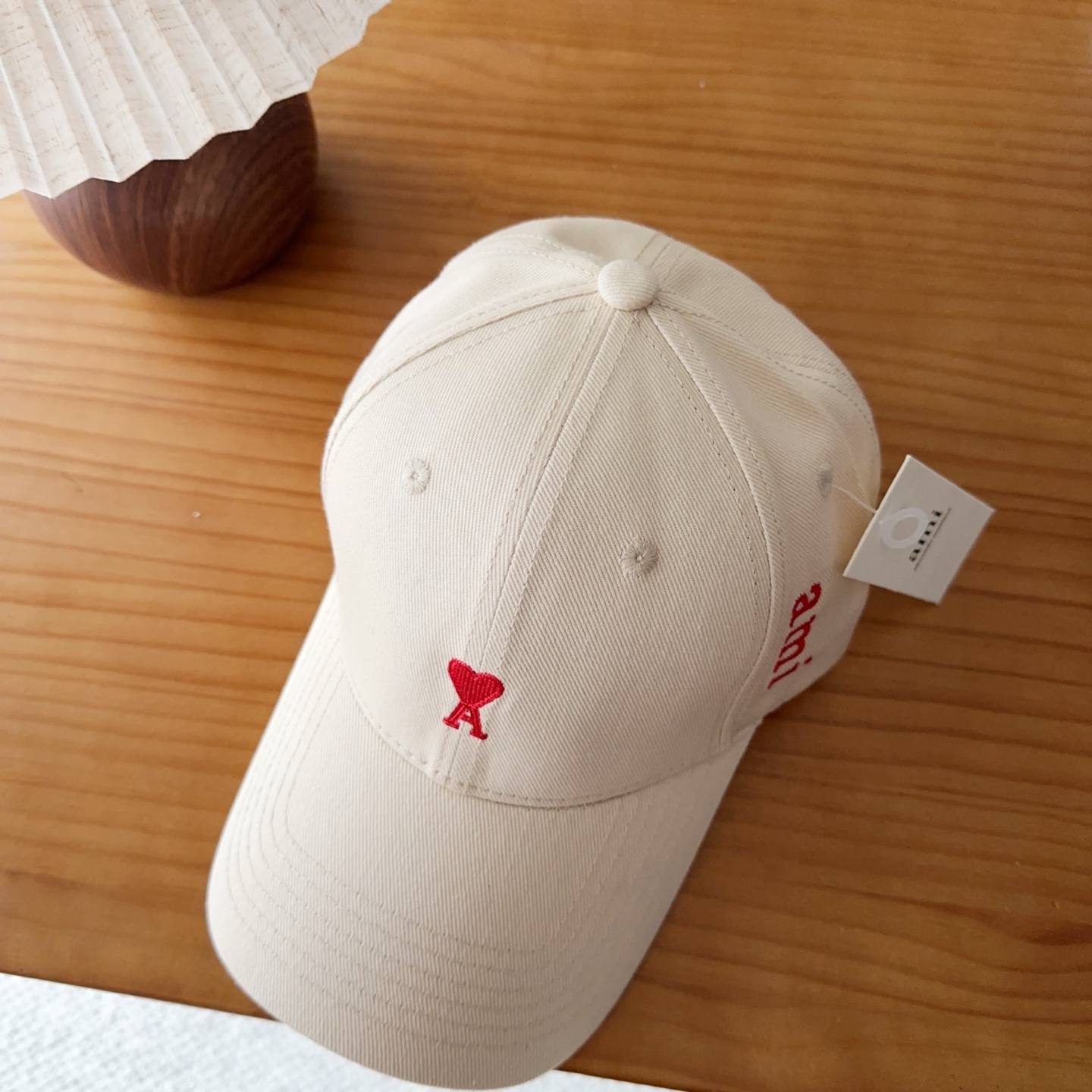 Ami硬顶新款棒球帽🧢👍🏻加大加长版型，上头显脸小，特别修饰脸型！设计不浮夸，容易穿搭！版型有型不塌头纯
