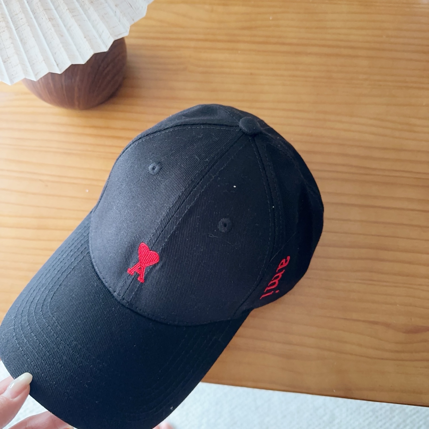 Ami硬顶新款棒球帽🧢👍🏻加大加长版型，上头显脸小，特别修饰脸型！设计不浮夸，容易穿搭！版型有型不塌头纯