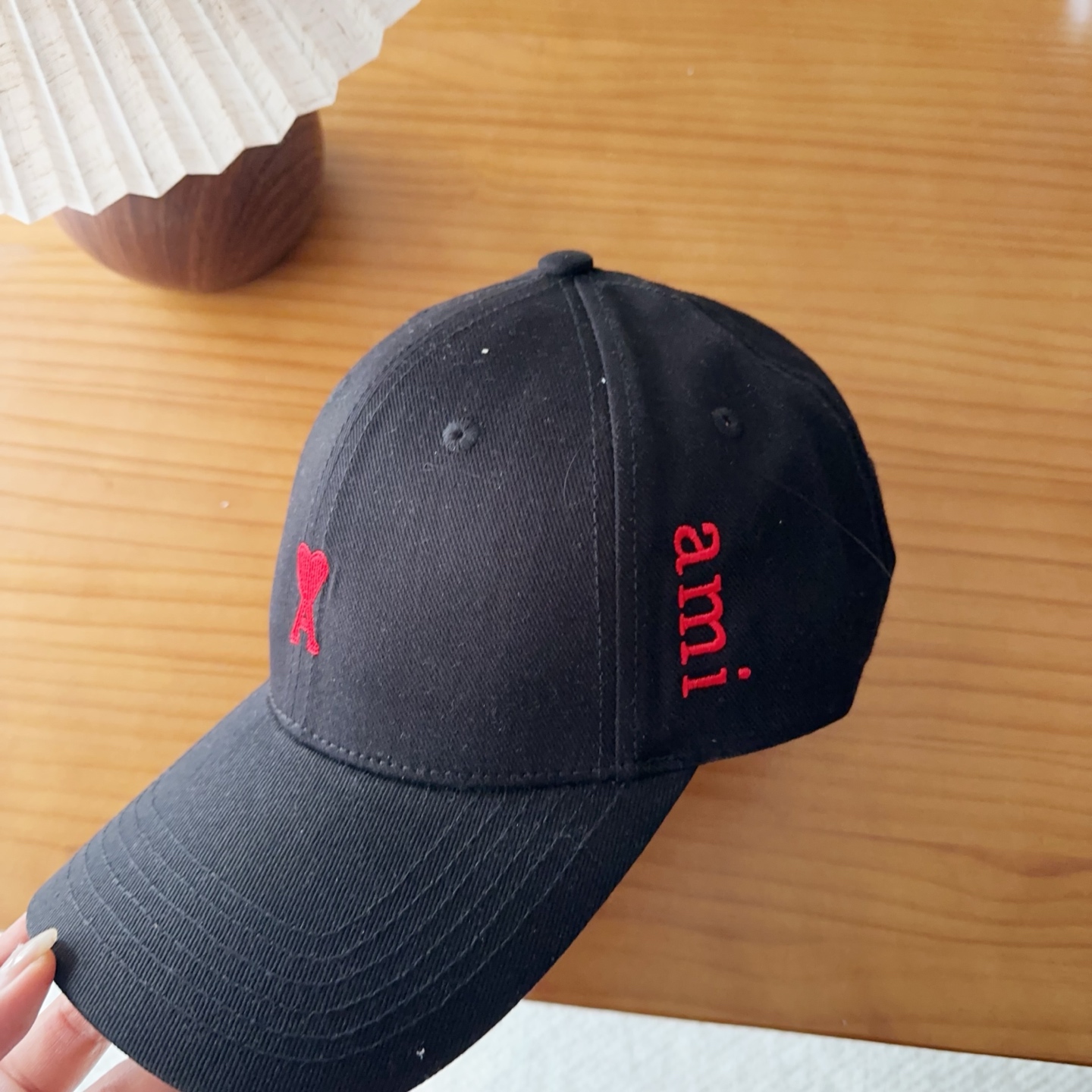 Ami硬顶新款棒球帽🧢👍🏻加大加长版型，上头显脸小，特别修饰脸型！设计不浮夸，容易穿搭！版型有型不塌头纯