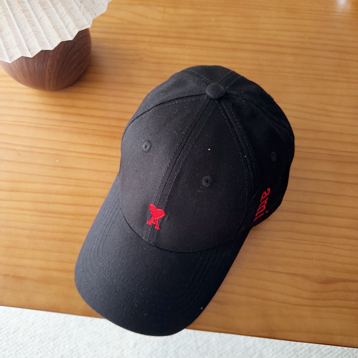 Ami硬顶新款棒球帽🧢👍🏻加大加长版型，上头显脸小，特别修饰脸型！设计不浮夸，容易穿搭！版型有型不塌头纯