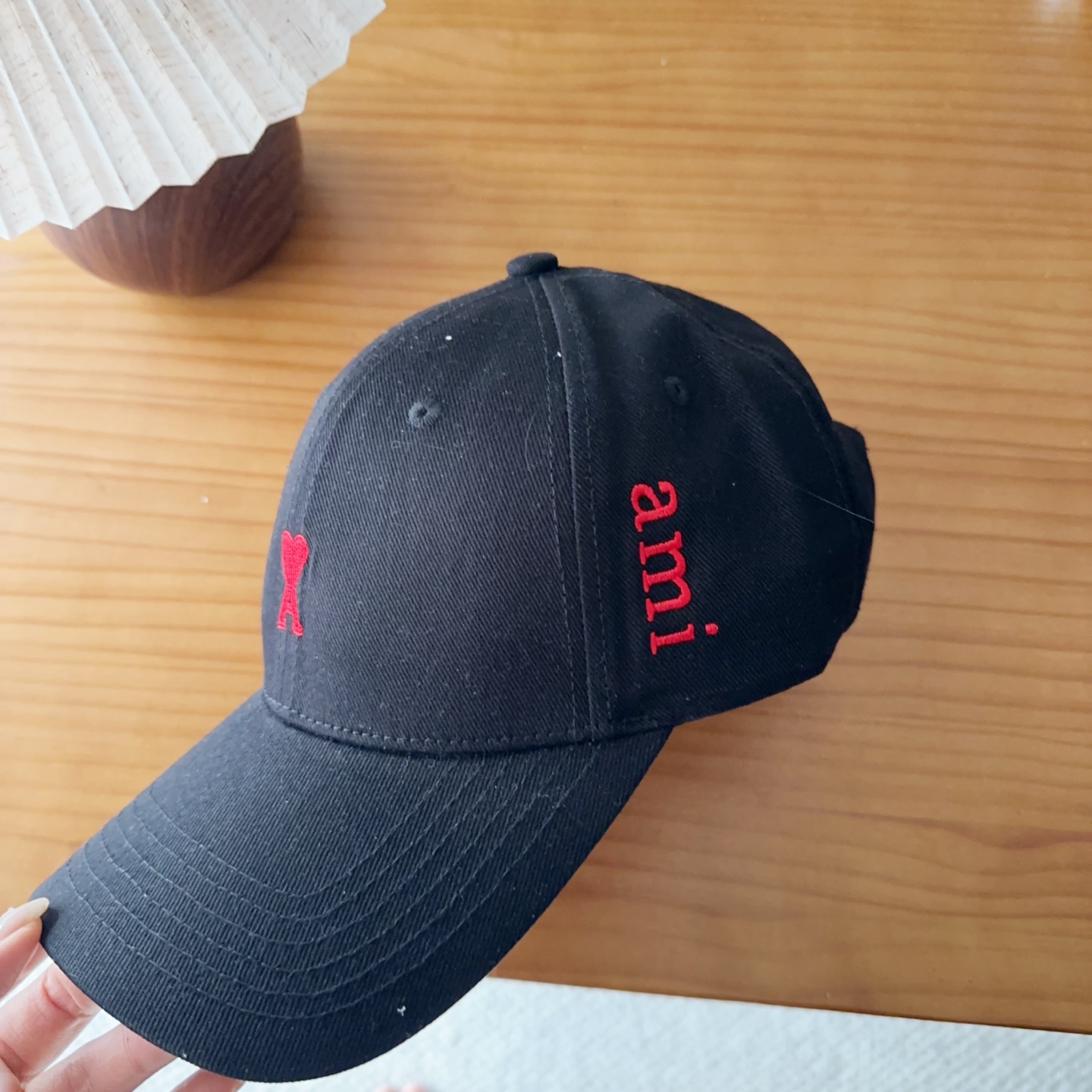 Ami硬顶新款棒球帽🧢👍🏻加大加长版型，上头显脸小，特别修饰脸型！设计不浮夸，容易穿搭！版型有型不塌头纯