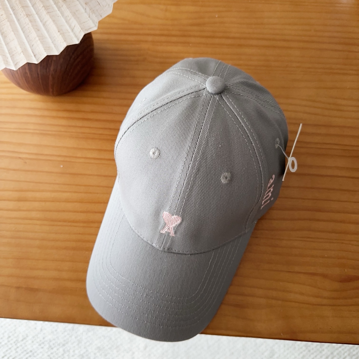 Ami硬顶新款棒球帽🧢👍🏻加大加长版型，上头显脸小，特别修饰脸型！设计不浮夸，容易穿搭！版型有型不塌头纯