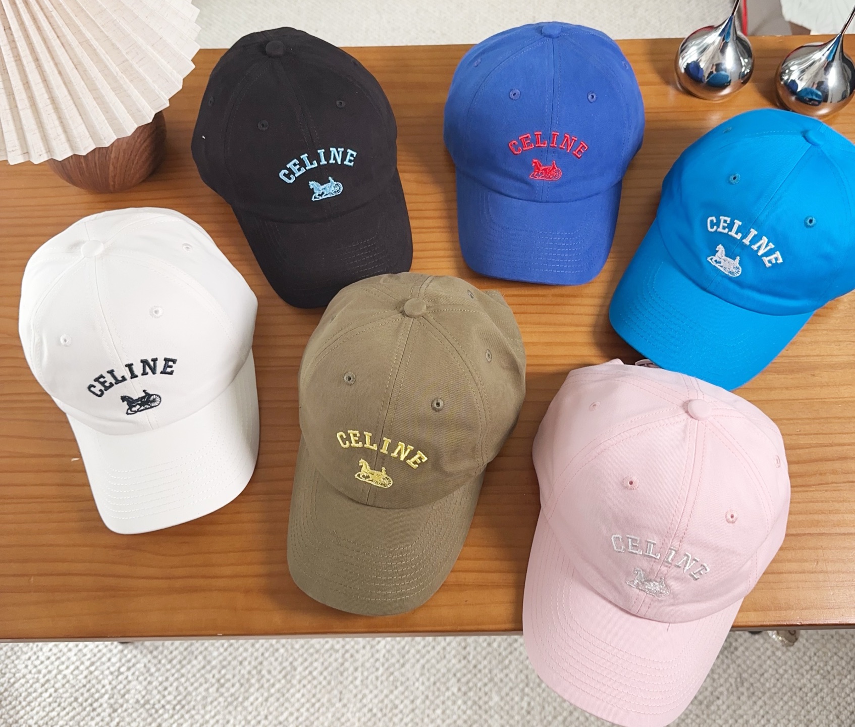 CELINE思琳 新款牛仔蓝复古款棒球帽🔸 旅游带它出去美美哒❕ 中古款哟.这种帽子不容易撞款 😬 现货