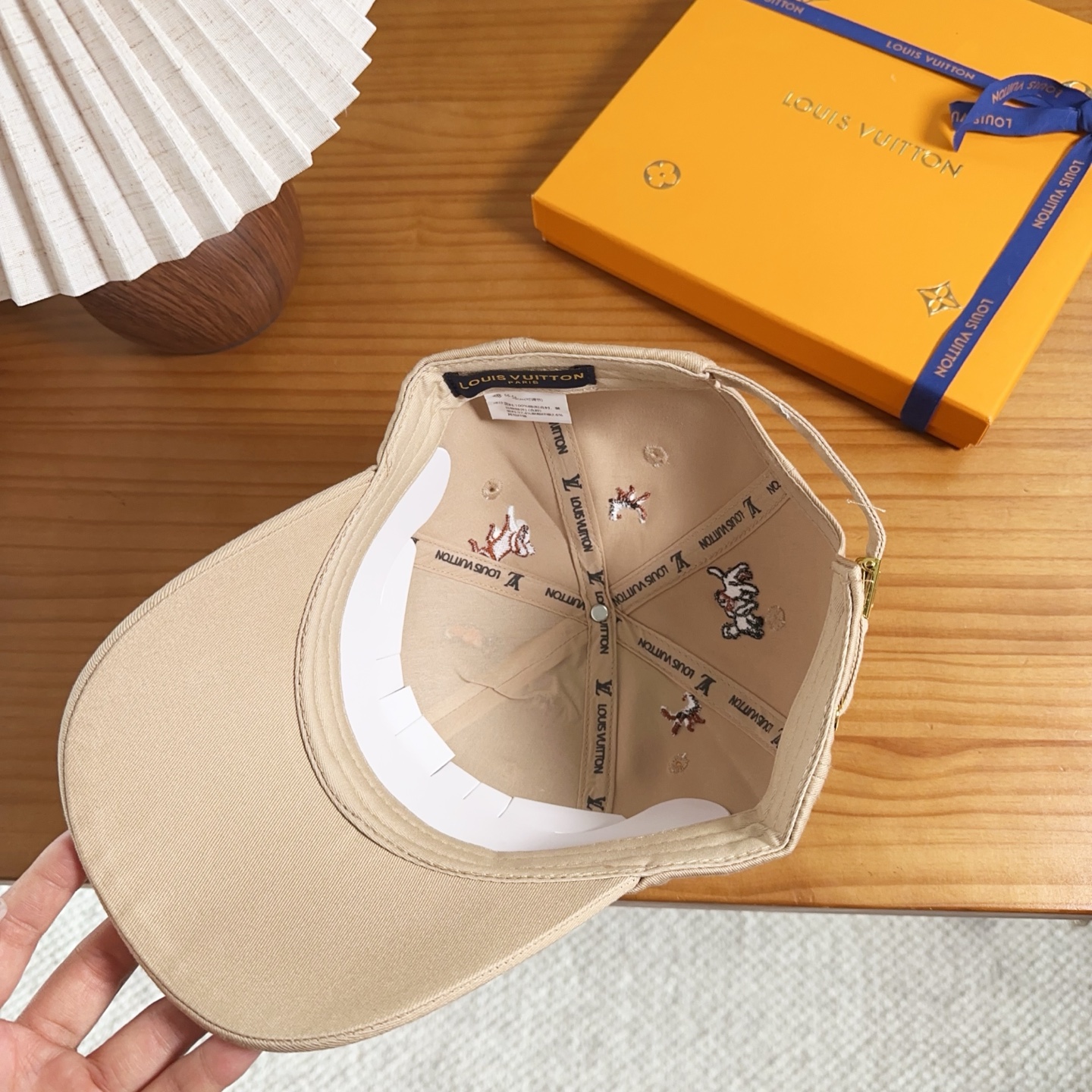 路易威登棒球帽LouisVuitton👒😍新款LV棒球帽，重工打造♥完美刺绣，高端大气，百搭款🤗男女通用