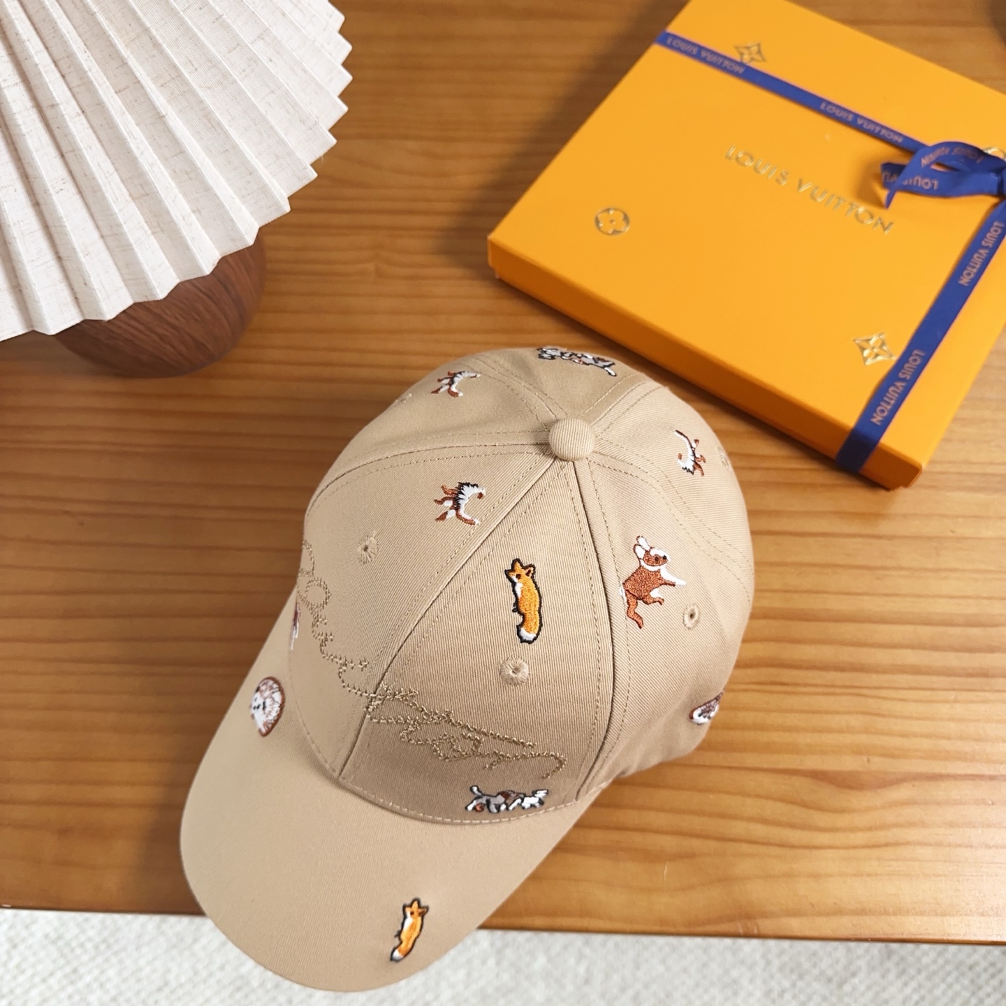 路易威登棒球帽LouisVuitton👒😍新款LV棒球帽，重工打造♥完美刺绣，高端大气，百搭款🤗男女通用
