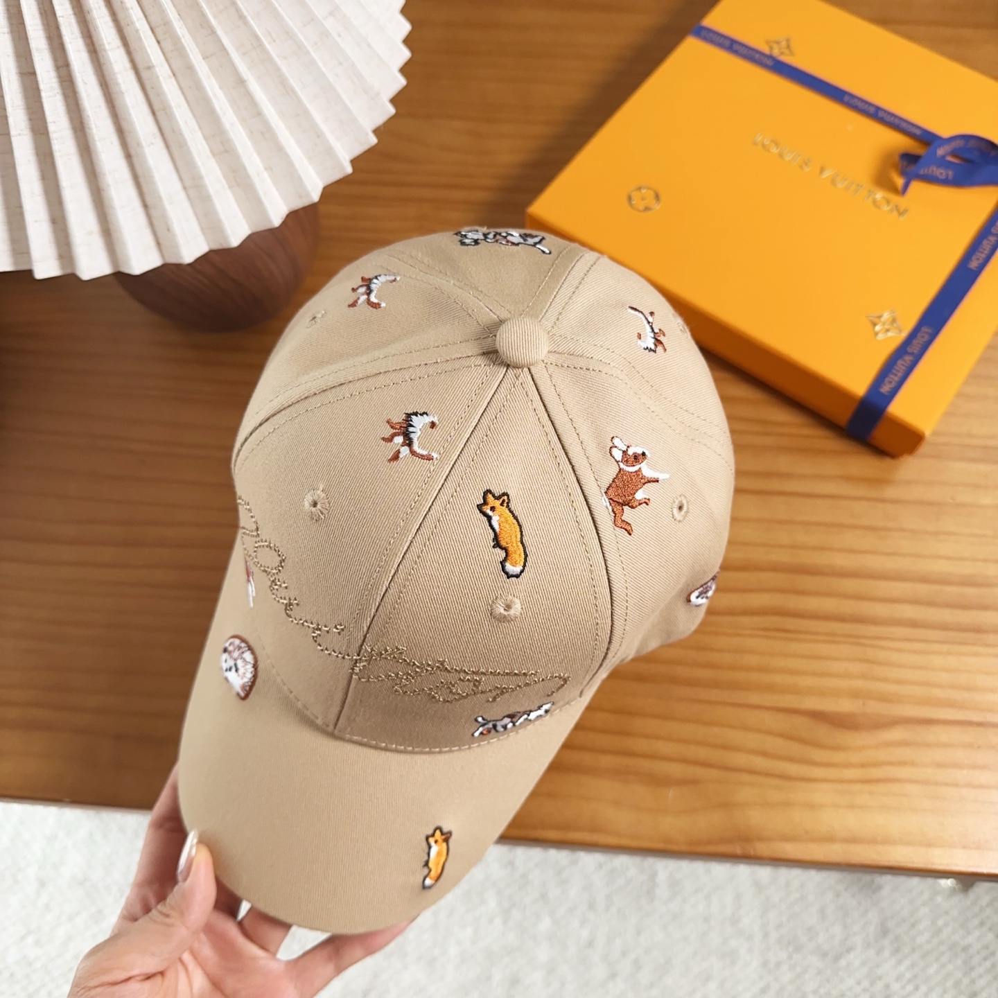 路易威登棒球帽LouisVuitton👒😍新款LV棒球帽，重工打造♥完美刺绣，高端大气，百搭款🤗男女通用