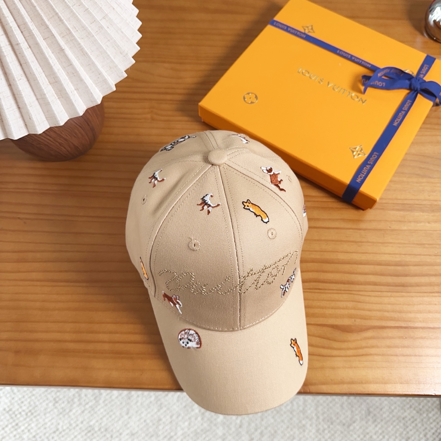 路易威登棒球帽LouisVuitton👒😍新款LV棒球帽，重工打造♥完美刺绣，高端大气，百搭款🤗男女通用