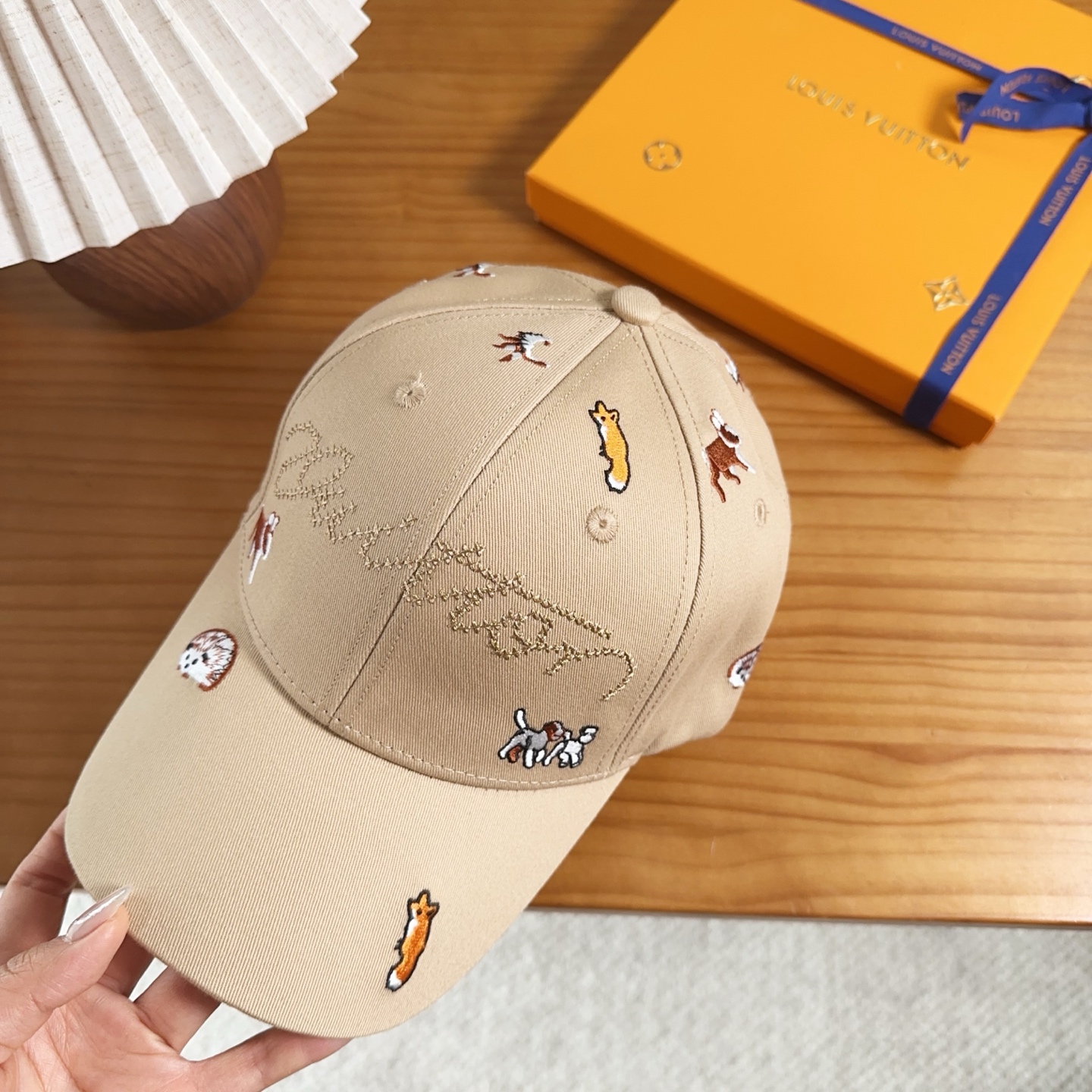 路易威登棒球帽LouisVuitton👒😍新款LV棒球帽，重工打造♥完美刺绣，高端大气，百搭款🤗男女通用