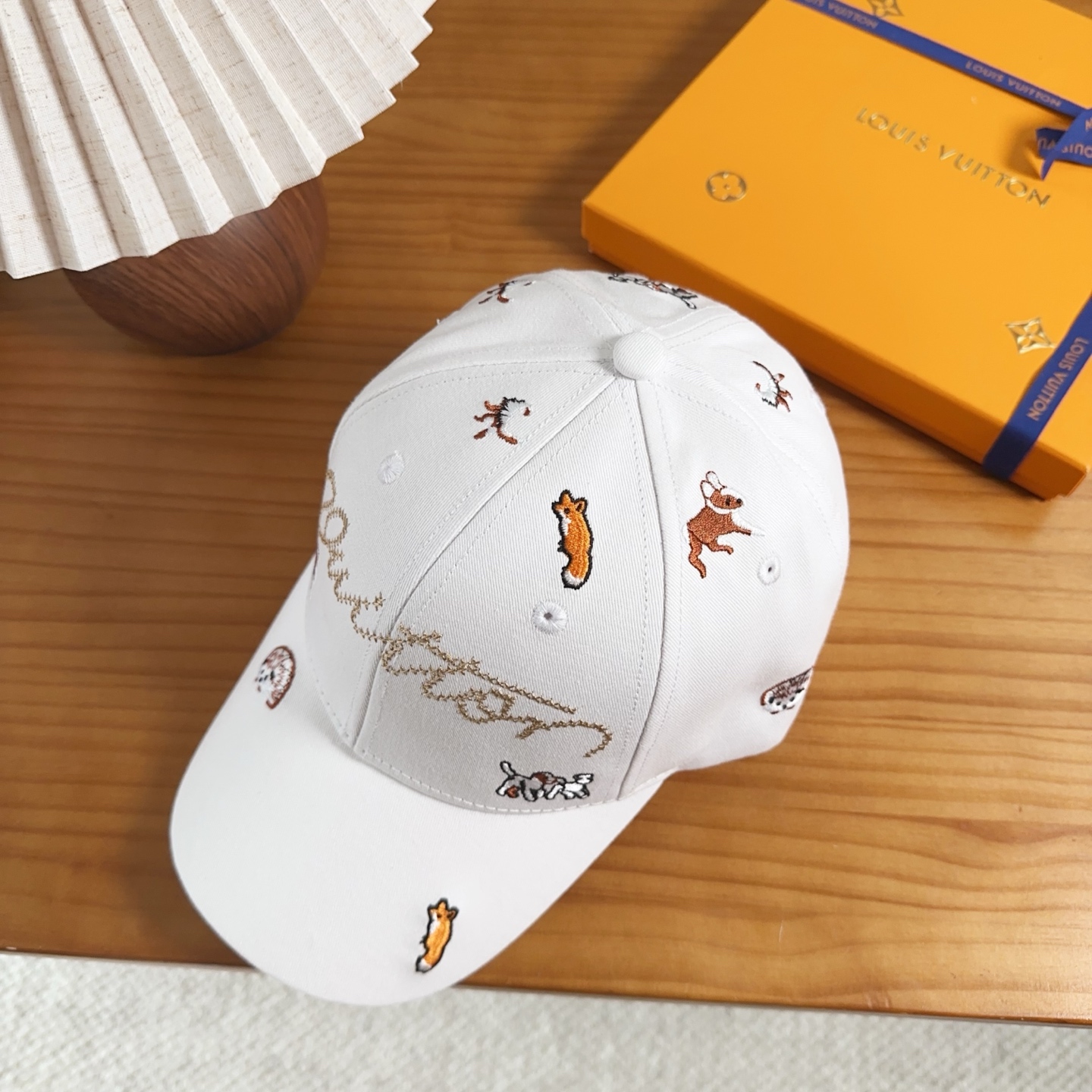 路易威登棒球帽LouisVuitton👒😍新款LV棒球帽，重工打造♥完美刺绣，高端大气，百搭款🤗男女通用