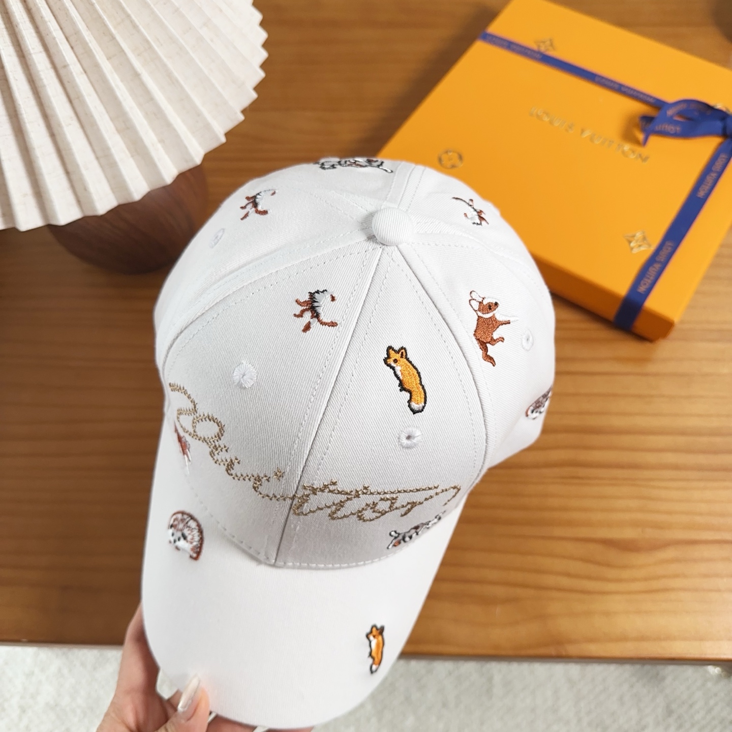 路易威登棒球帽LouisVuitton👒😍新款LV棒球帽，重工打造♥完美刺绣，高端大气，百搭款🤗男女通用